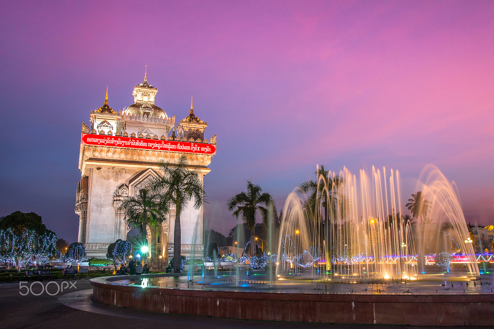 Canon EOS 70D + Canon EF 17-40mm F4L USM sample photo. Victory gate in vientiane, laos photography