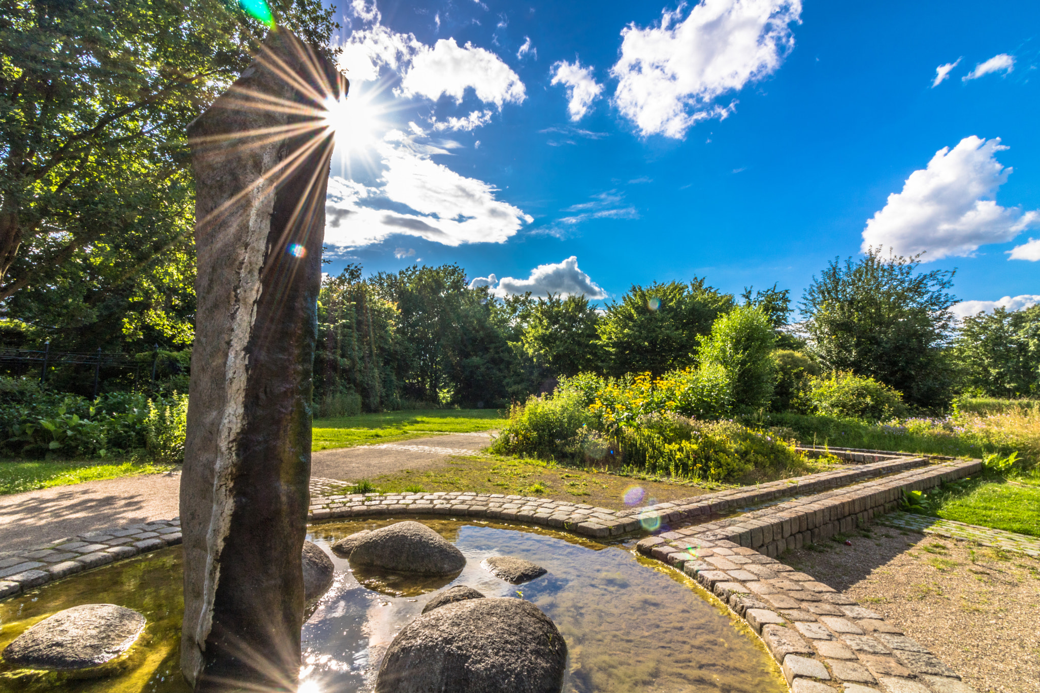 Canon EOS 760D (EOS Rebel T6s / EOS 8000D) + Canon EF-S 10-18mm F4.5–5.6 IS STM sample photo. Paderborn - schloss neuhaus - garden photography