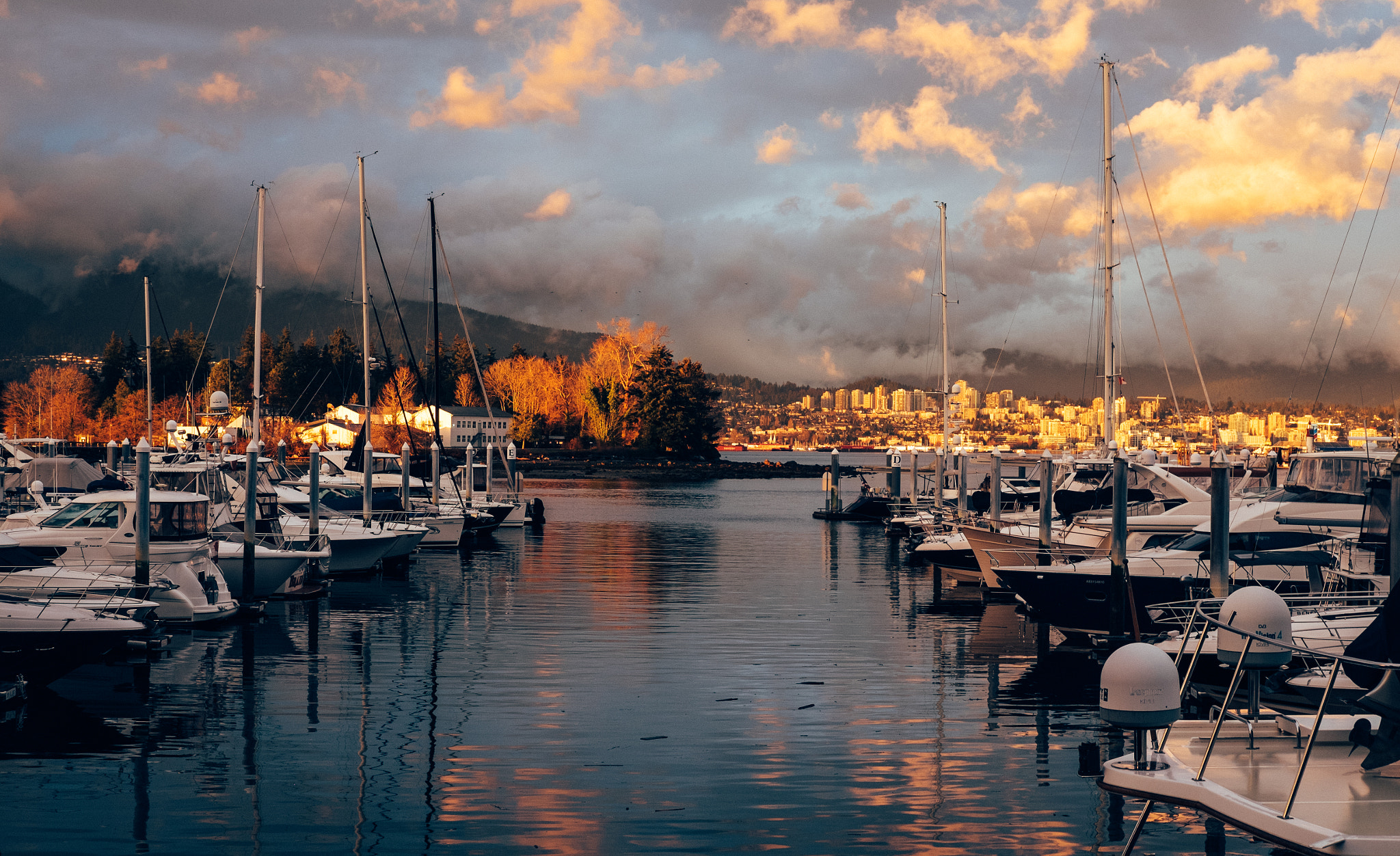 Fujifilm X-E2 + Fujifilm XF 35mm F2 R WR sample photo. Harbor at sunset photography