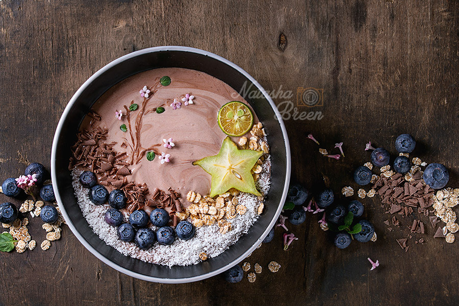 Canon EOS 700D (EOS Rebel T5i / EOS Kiss X7i) + Canon EF 70-200mm F4L IS USM sample photo. Yogurt chocolate smoothie bowl photography