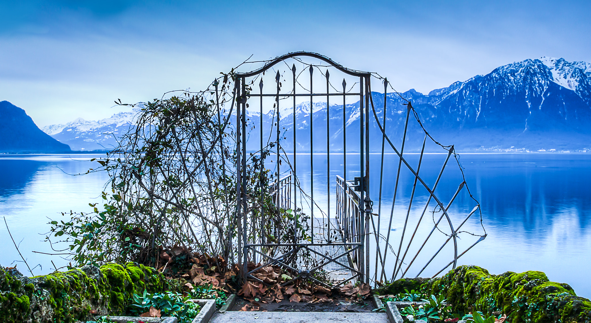 Sony SLT-A77 sample photo. Gate to lake geneva photography