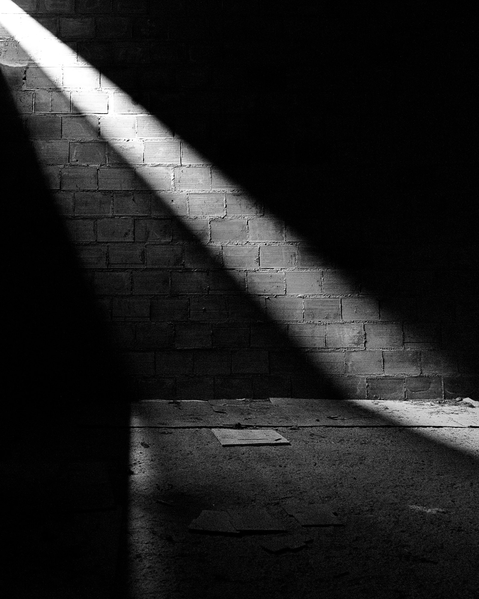 16-35mm F4 ZA OSS sample photo. Shadows  photography