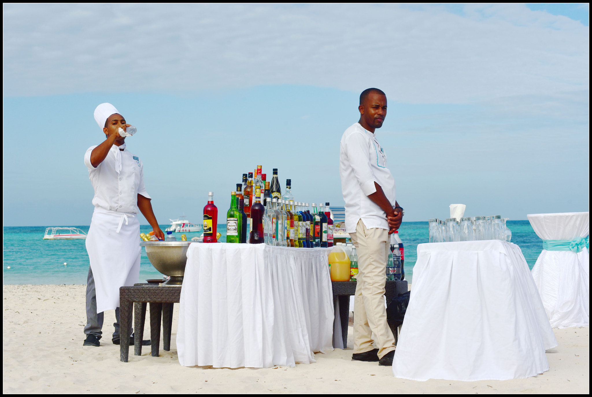 Nikon AF Nikkor 70-300mm F4-5.6G sample photo. Beach waiters photography