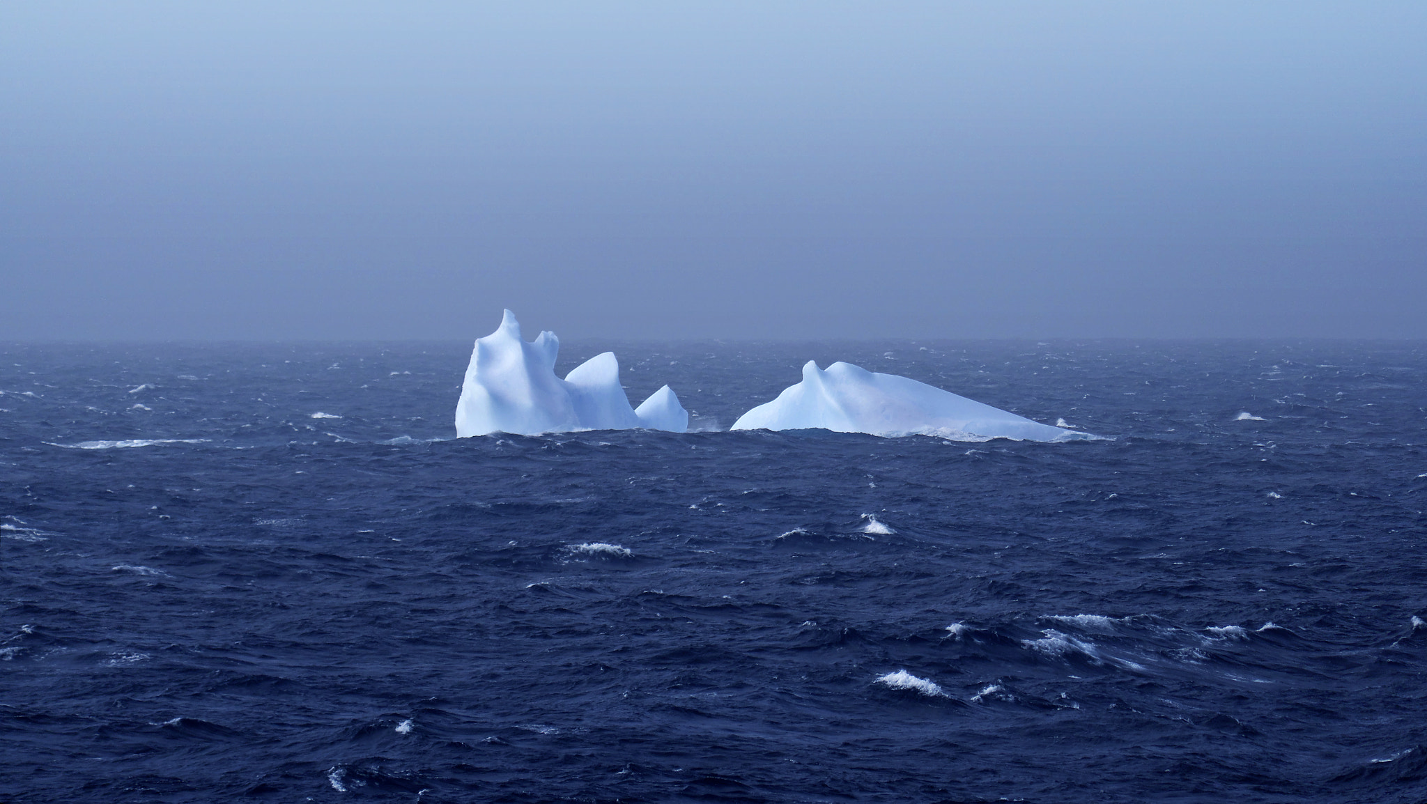 Panasonic Lumix DMC-GX8 sample photo. Iceberg isolé photography