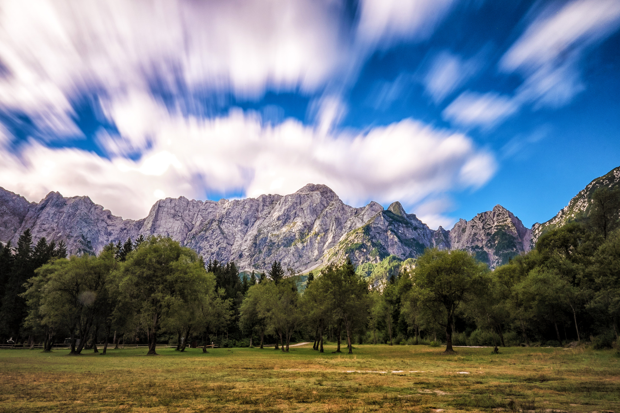 Fujifilm X-E2 + Fujifilm XF 10-24mm F4 R OIS sample photo. Mountain and clouds photography