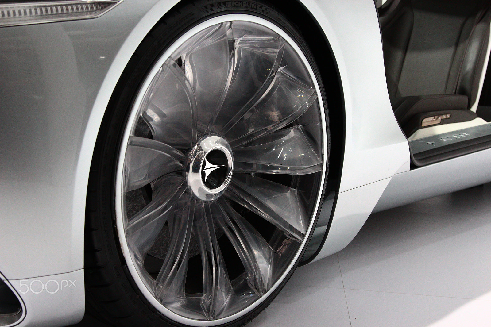 Canon EF 24-105mm F4L IS USM sample photo. Car show in shanghai city (china) photography