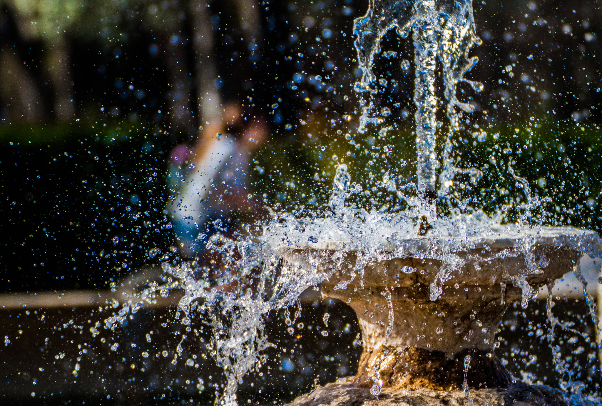 Canon EOS 500D (EOS Rebel T1i / EOS Kiss X3) + Tamron SP 35mm F1.8 Di VC USD sample photo. Fountain in madrid photography