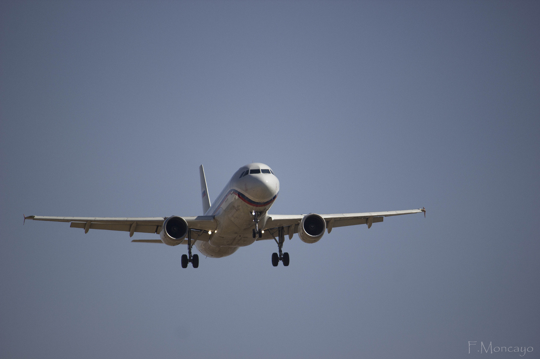 Canon EF-S 55-250mm F4-5.6 IS sample photo. Avión photography