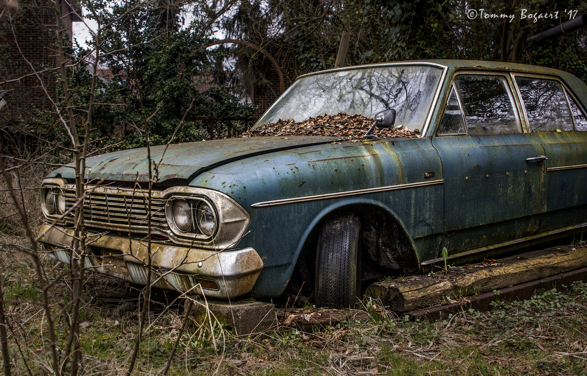 Canon EOS 550D (EOS Rebel T2i / EOS Kiss X4) sample photo. Urbex car photography