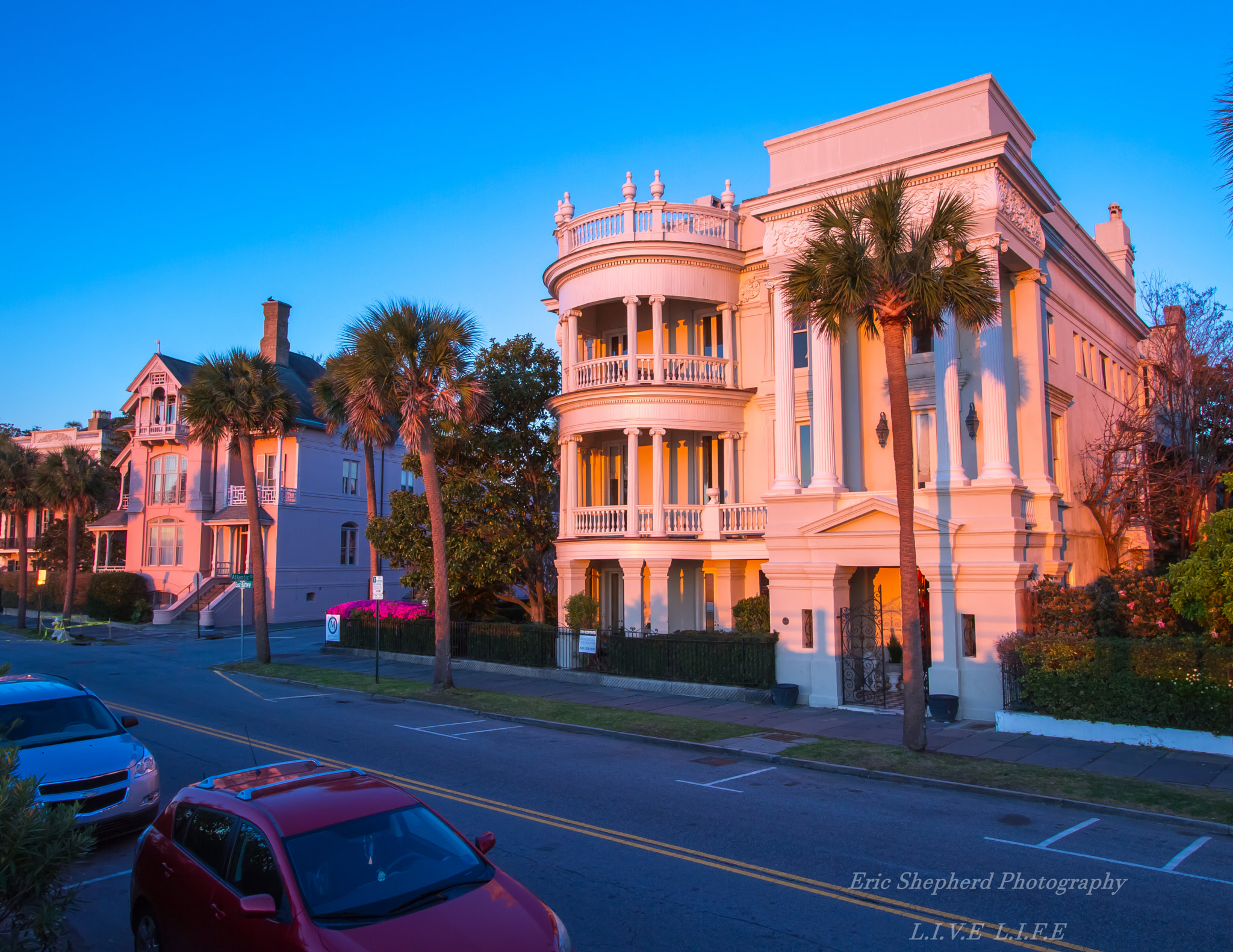 Canon EOS 7D + Canon EF-S 10-22mm F3.5-4.5 USM sample photo. Charleston mansion at the battery photography