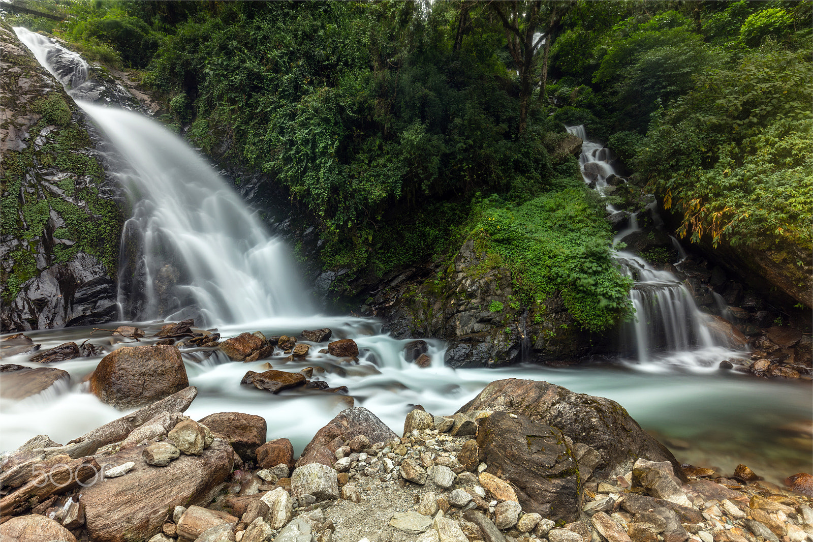 Canon EF 16-35mm F4L IS USM sample photo. The flow of the himalayan river photography
