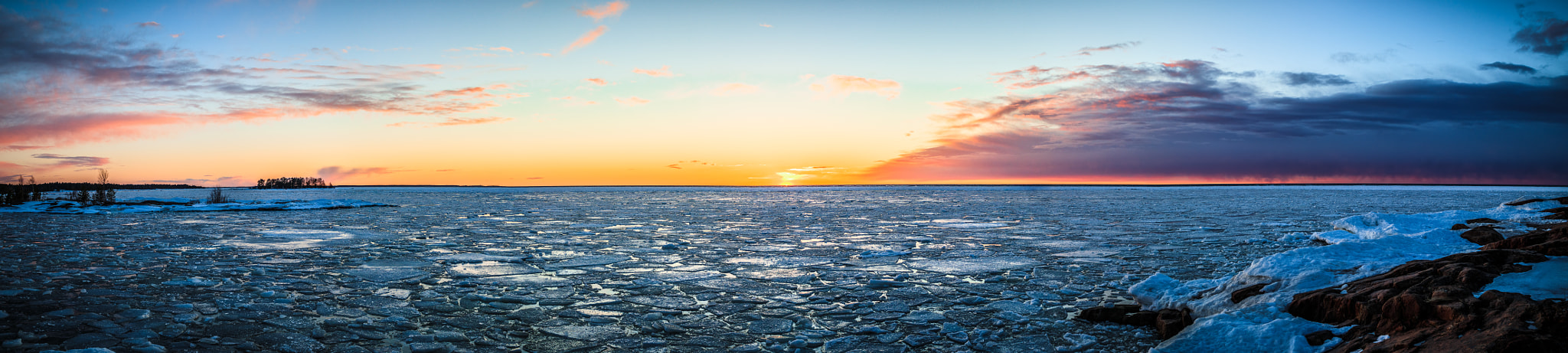 Canon EOS M5 + Canon EF-M 18-55mm F3.5-5.6 IS STM sample photo. Icy sunset panorama. photography