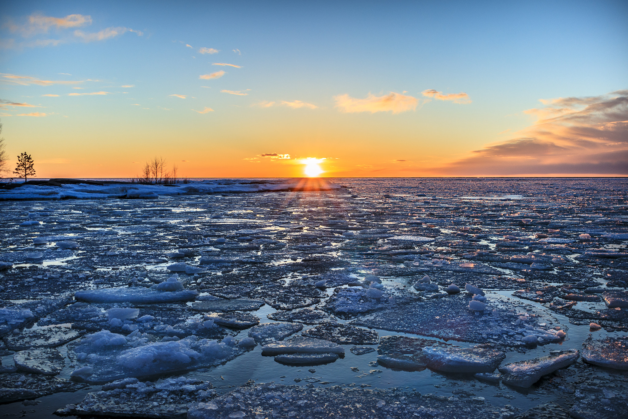 Canon EOS M5 + Canon EF-M 18-55mm F3.5-5.6 IS STM sample photo. Icy sunset. photography