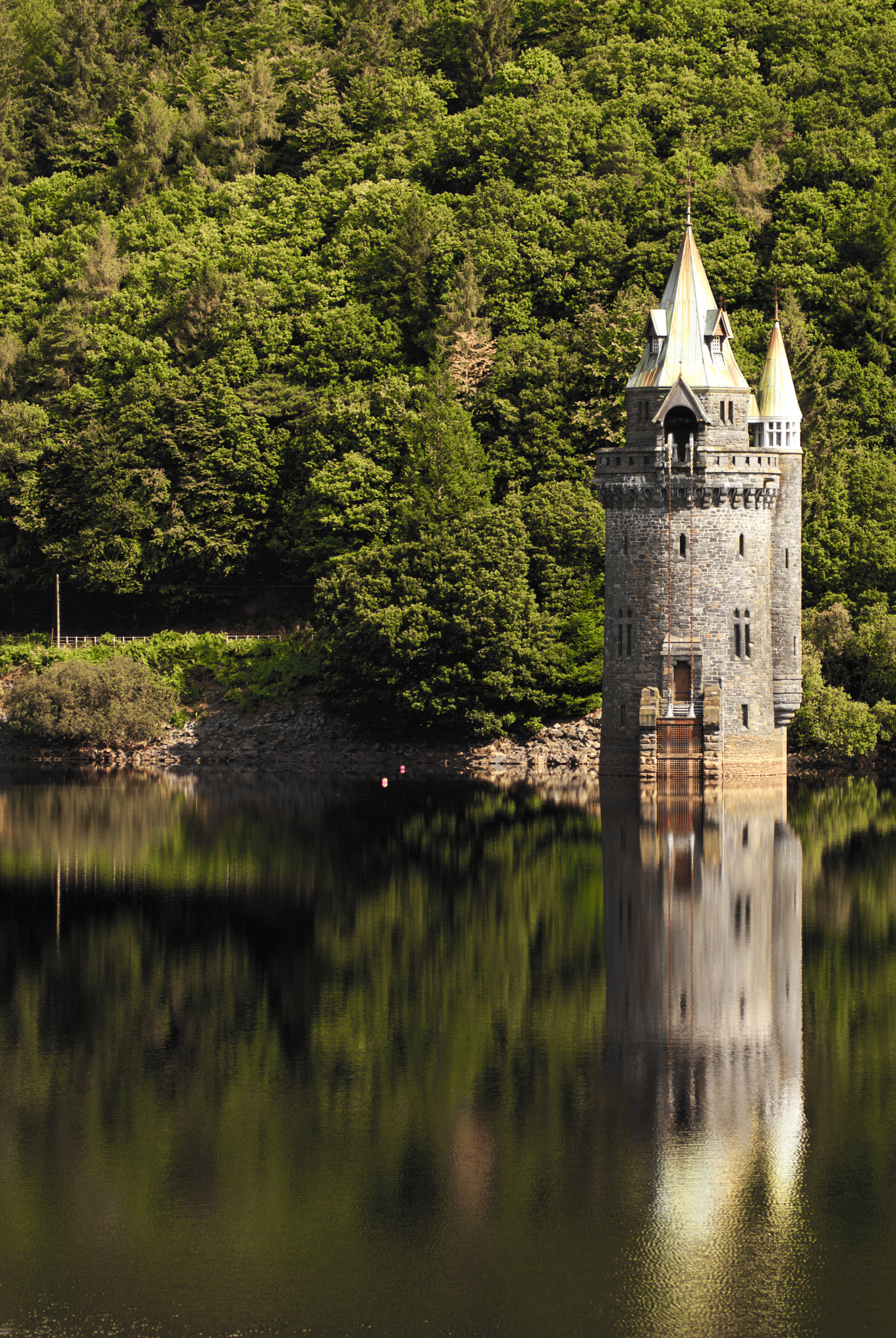 Sony Alpha DSLR-A200 sample photo. Tower on the lake photography