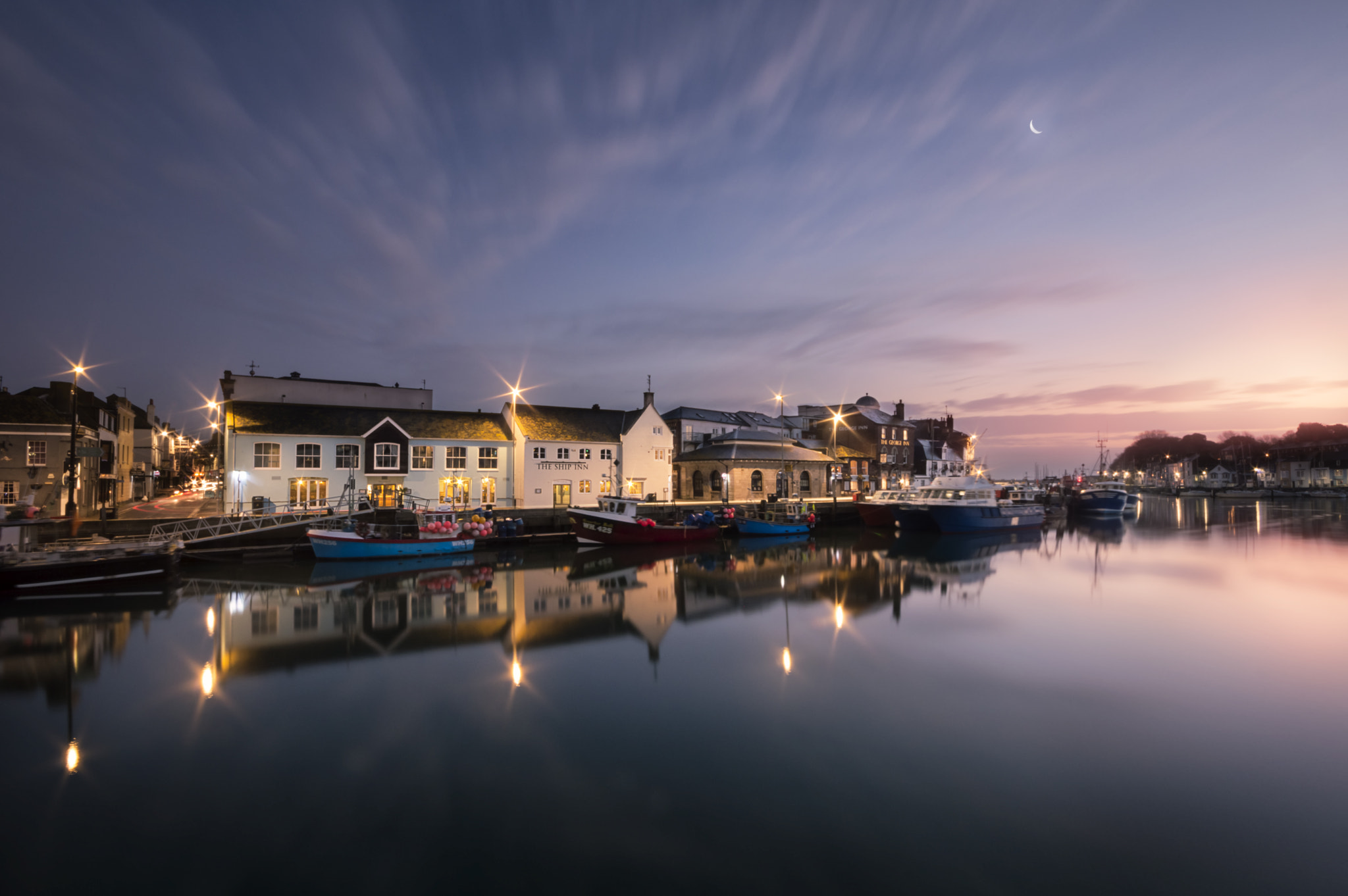 Sigma 10-20mm F4-5.6 EX DC HSM sample photo. The ship inn photography