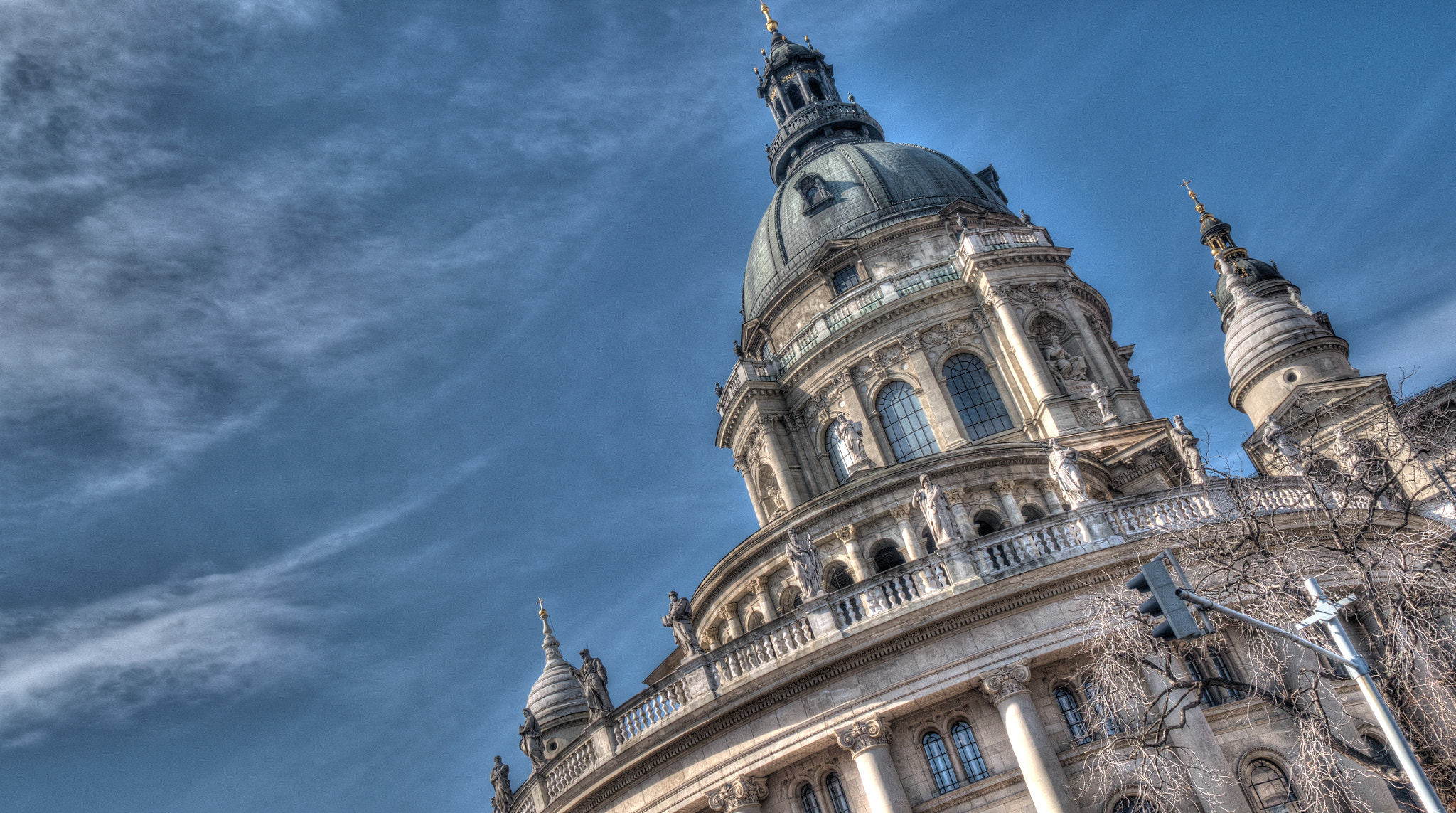 Panasonic Lumix DMC-GX7 + Olympus M.Zuiko Digital 17mm F1.8 sample photo. Blue @ budapest photography