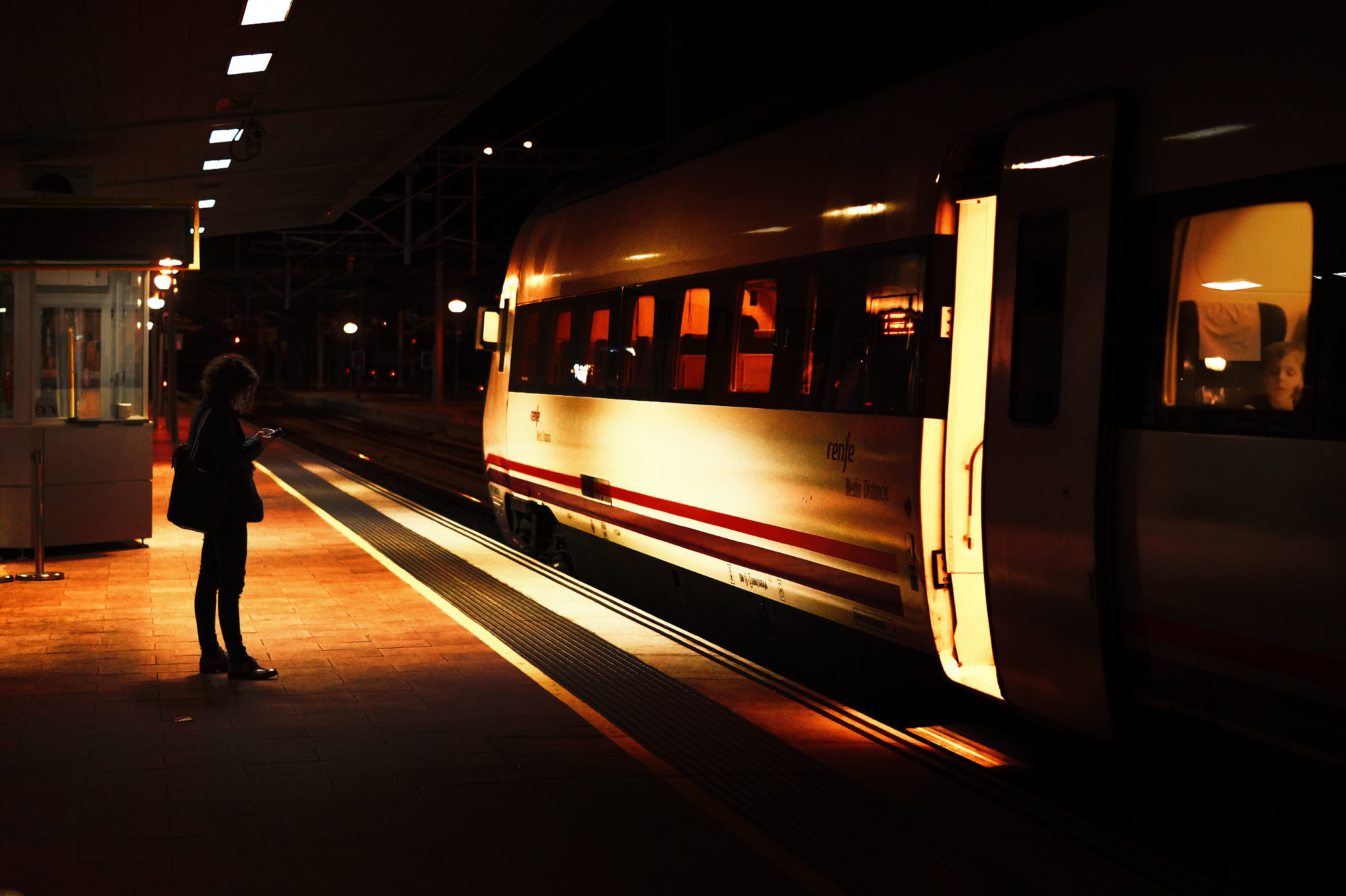 Sony SLT-A58 + Sony DT 50mm F1.8 SAM sample photo. At the station photography