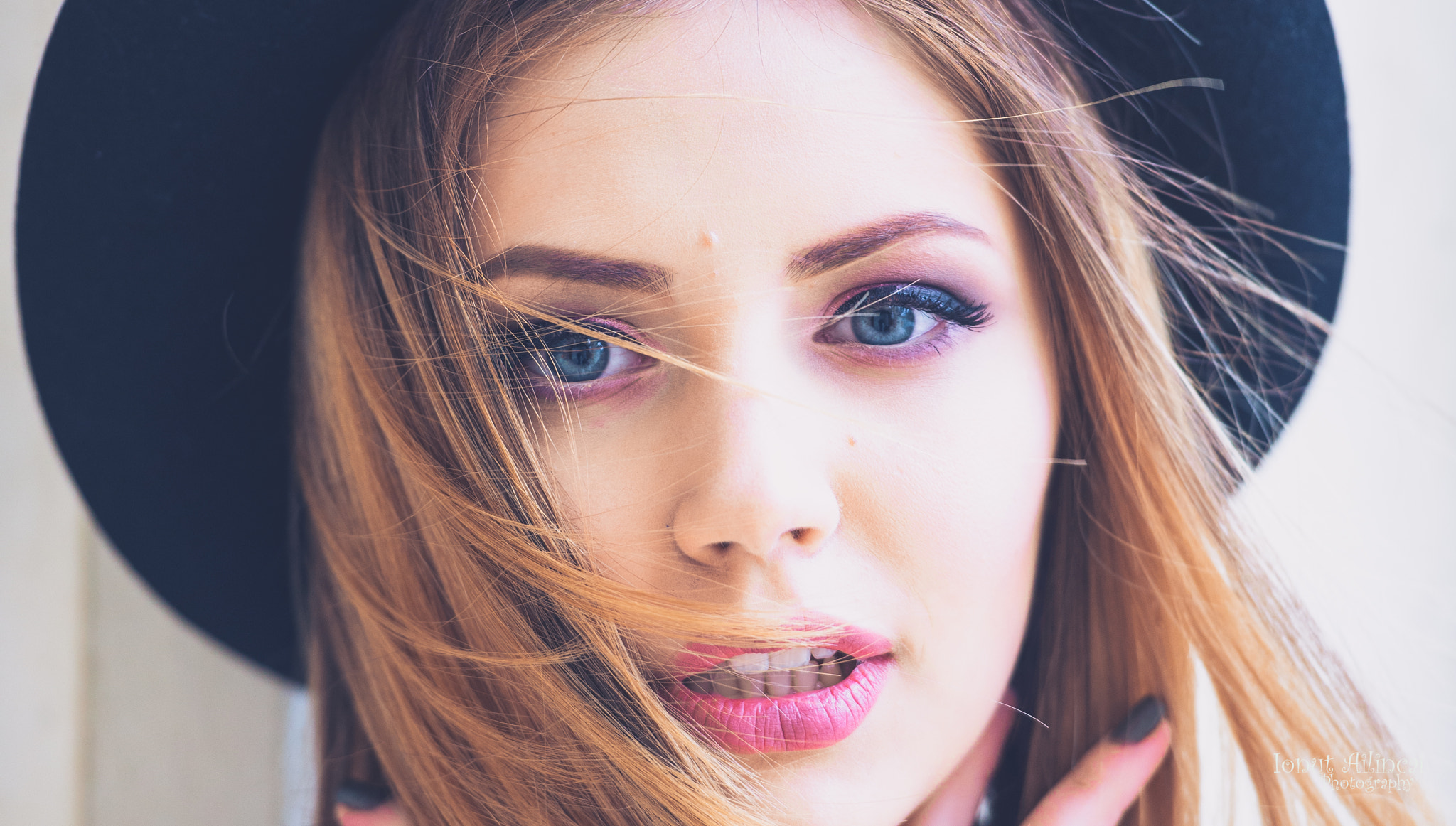 Nikon AF-S Nikkor 70-200mm F2.8G ED VR II sample photo. Beautiful blue eyes photography
