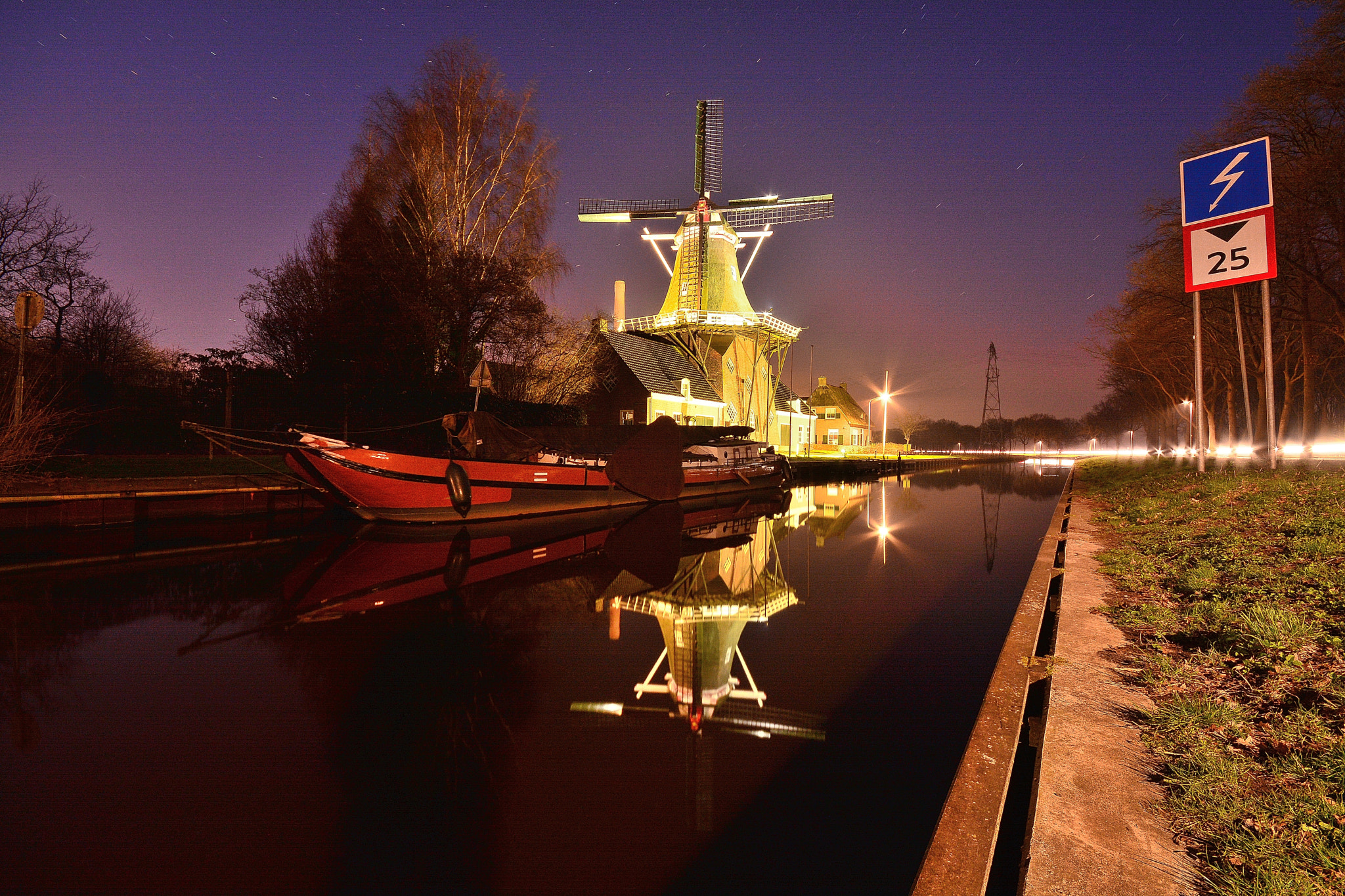 Sigma 10-20mm F4-5.6 EX DC HSM sample photo. De wachter by night. photography