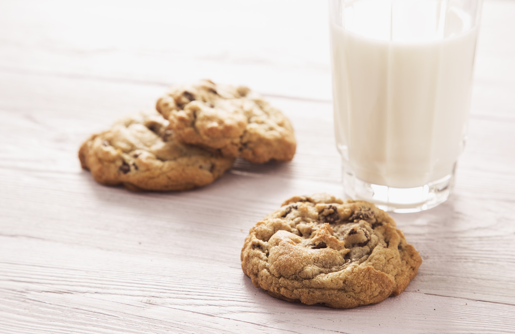 Canon EOS-1D X + Canon EF 24-105mm F4L IS USM sample photo. Homemade chocolate chip cookies and milk - shallow depth version photography