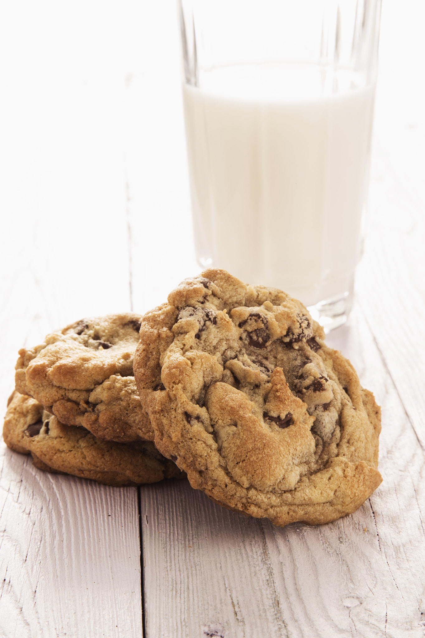Canon EOS-1D X + Canon EF 24-105mm F4L IS USM sample photo. Homemade chocolate chip cookies and milk photography