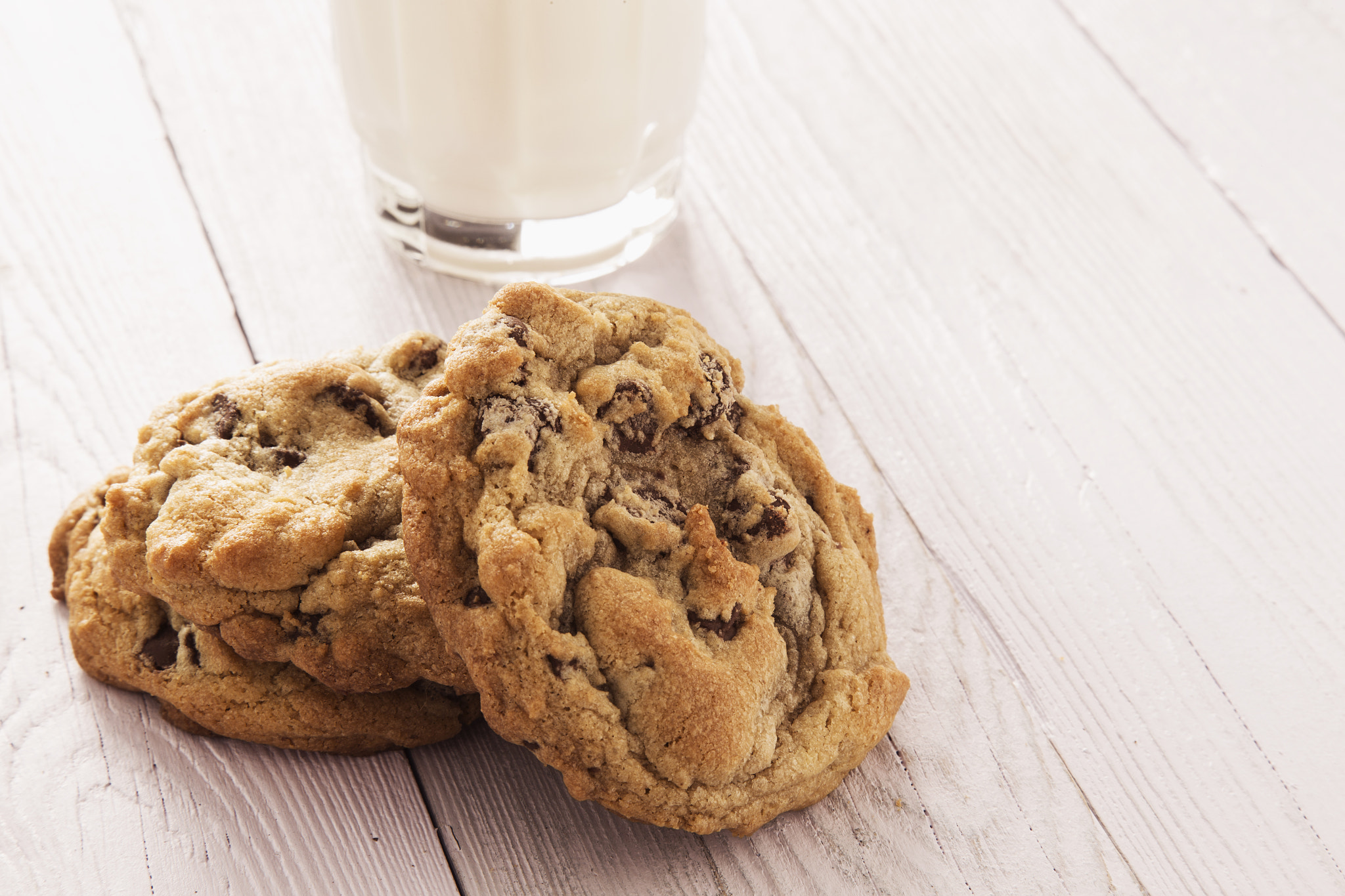 Canon EOS-1D X sample photo. Homemade chocolate chip cookies and milk photography