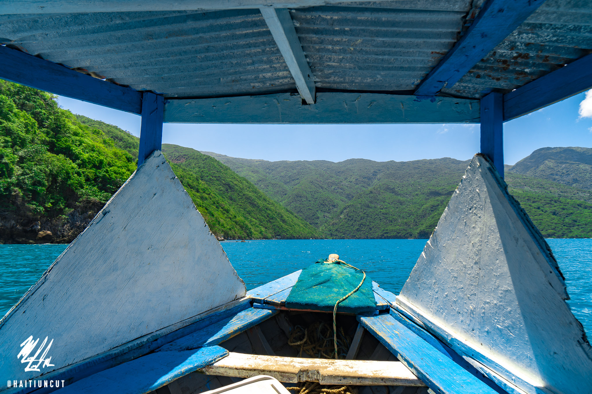 Sony a6300 + Sony Vario-Tessar T* E 16-70mm F4 ZA OSS sample photo. Journey to paradise photography
