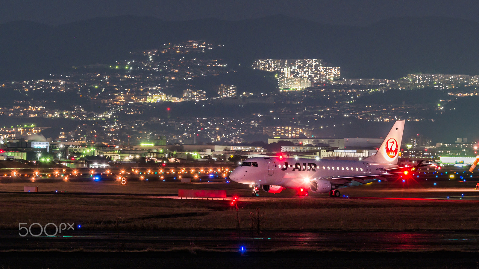 Panasonic Lumix DMC-G7 + Olympus M.Zuiko Digital ED 40-150mm F2.8 Pro sample photo. Night view at itm , 2 photography