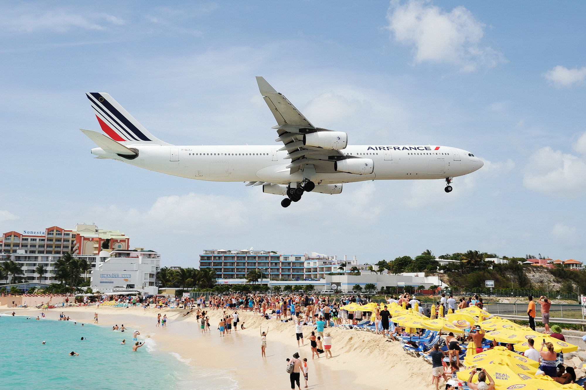 Nikon D3S sample photo. Planespotting at maho beach photography