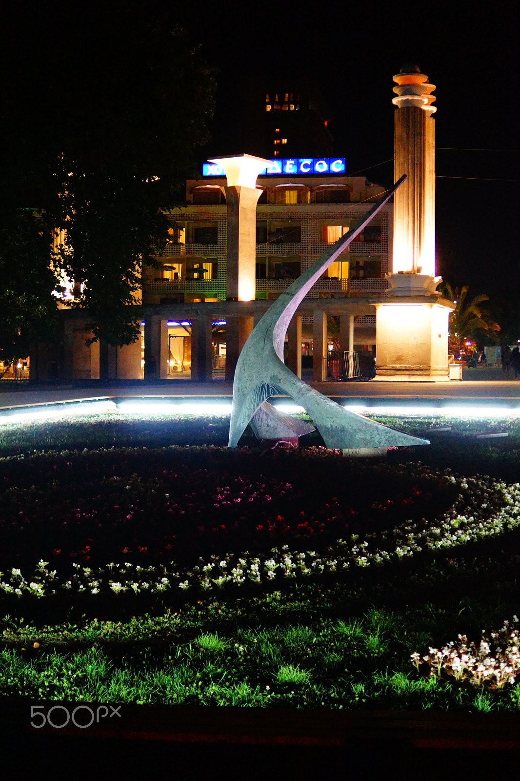 Sony SLT-A77 sample photo. Night at the sea garden photography