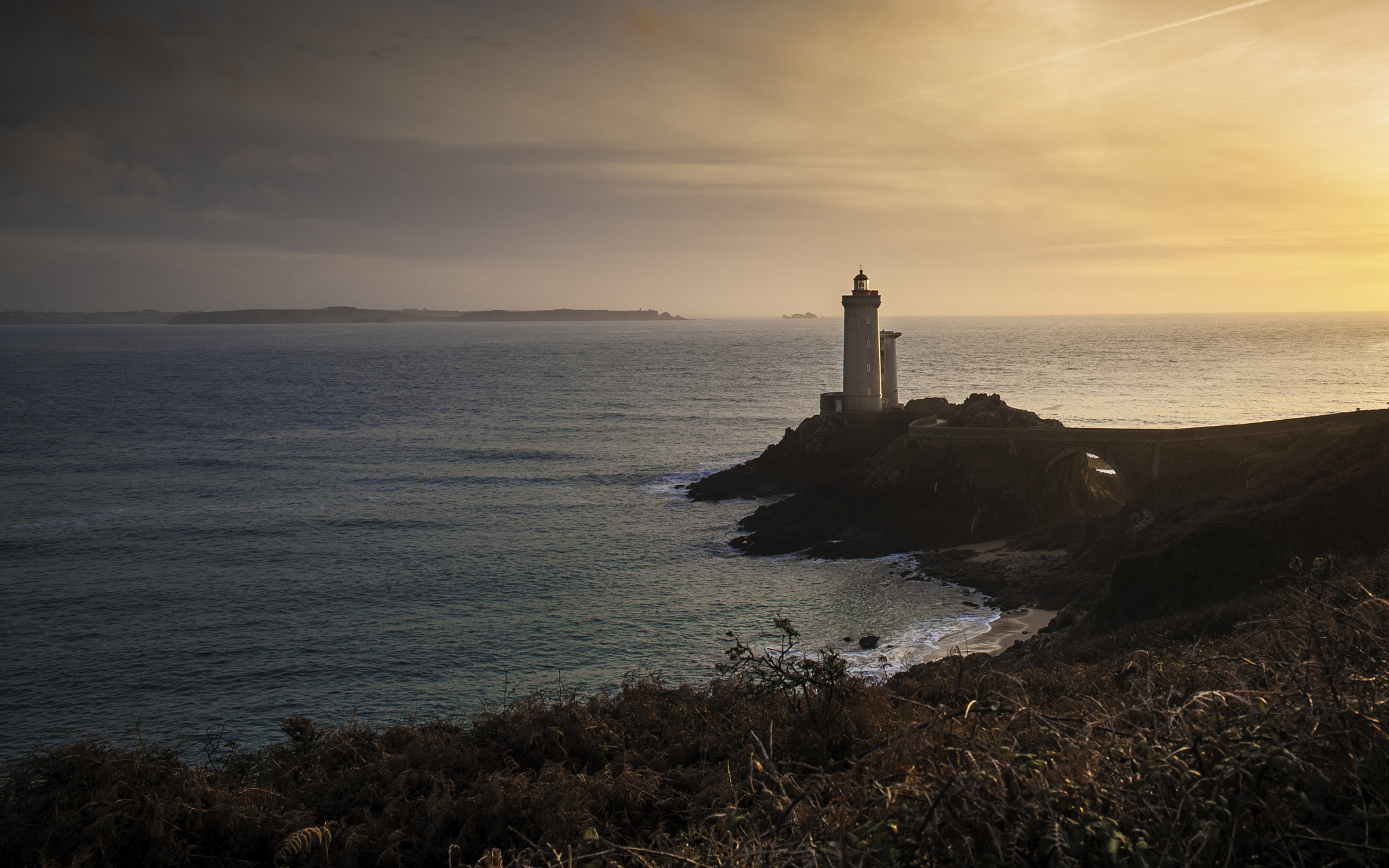 Nikon D700 + Sigma 24-70mm F2.8 EX DG HSM sample photo. Le phare du minou photography