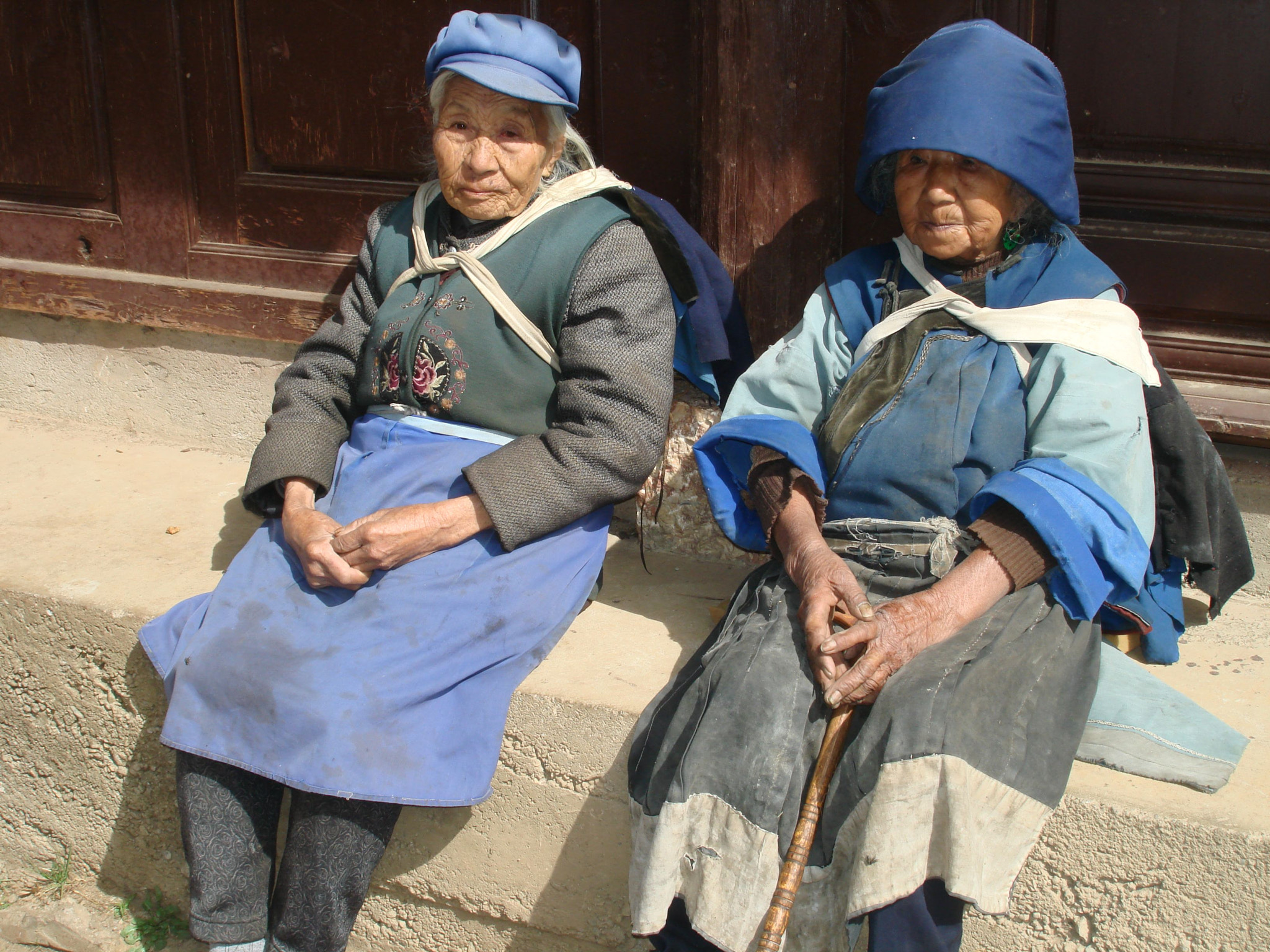 Sony DSC-W100 sample photo. China, old ladies resting photography