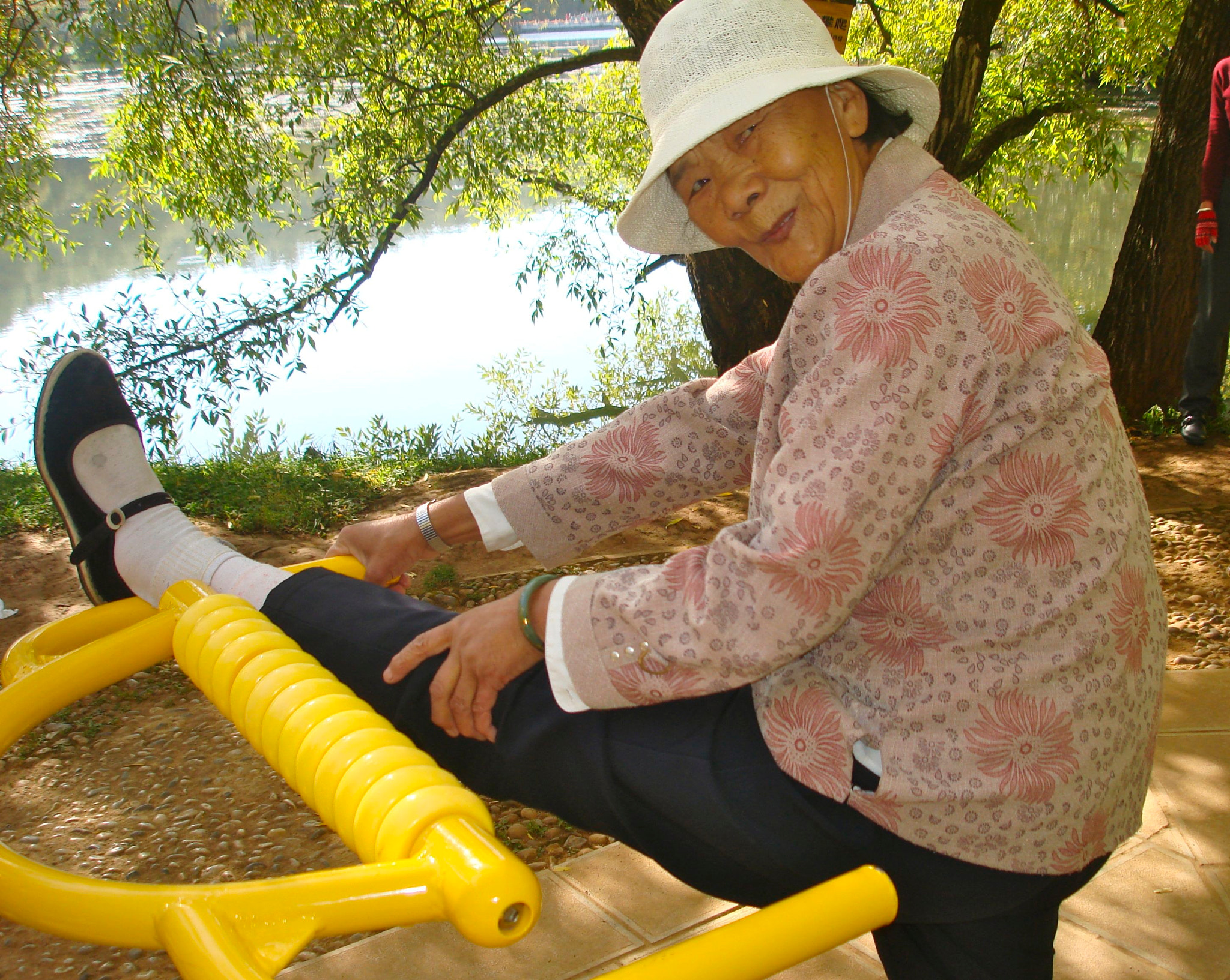 Sony DSC-W100 sample photo. China, senior citizen, exercise photography
