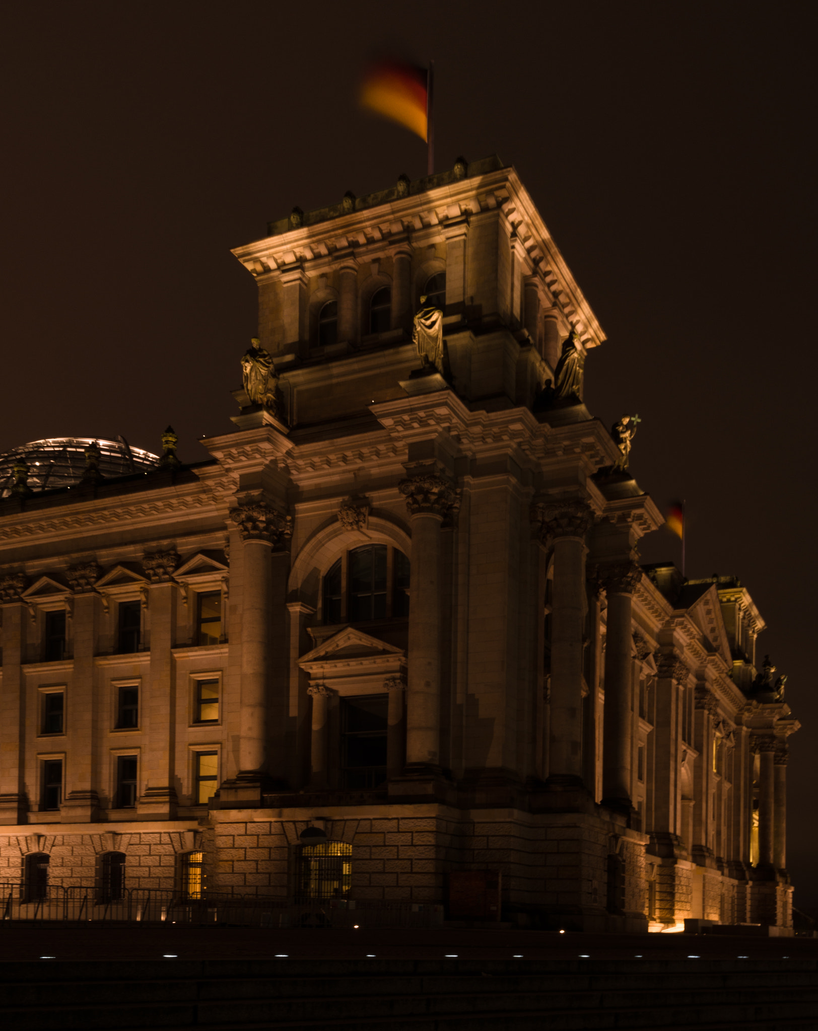 Nikon AF-S Nikkor 24-120mm F4G ED VR sample photo. Flag, wind and night photography