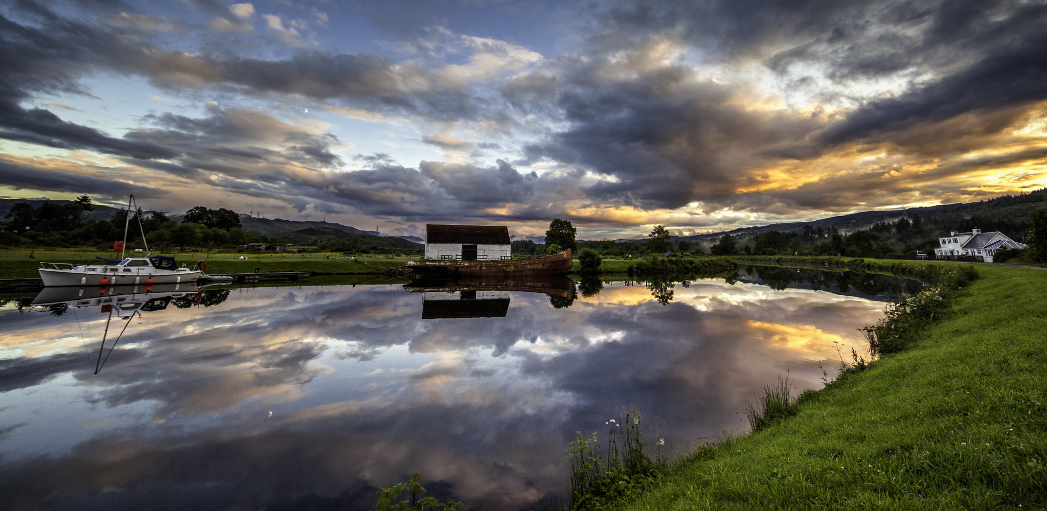 Canon EF 14mm F2.8L II USM sample photo. Heaven's looking glass photography