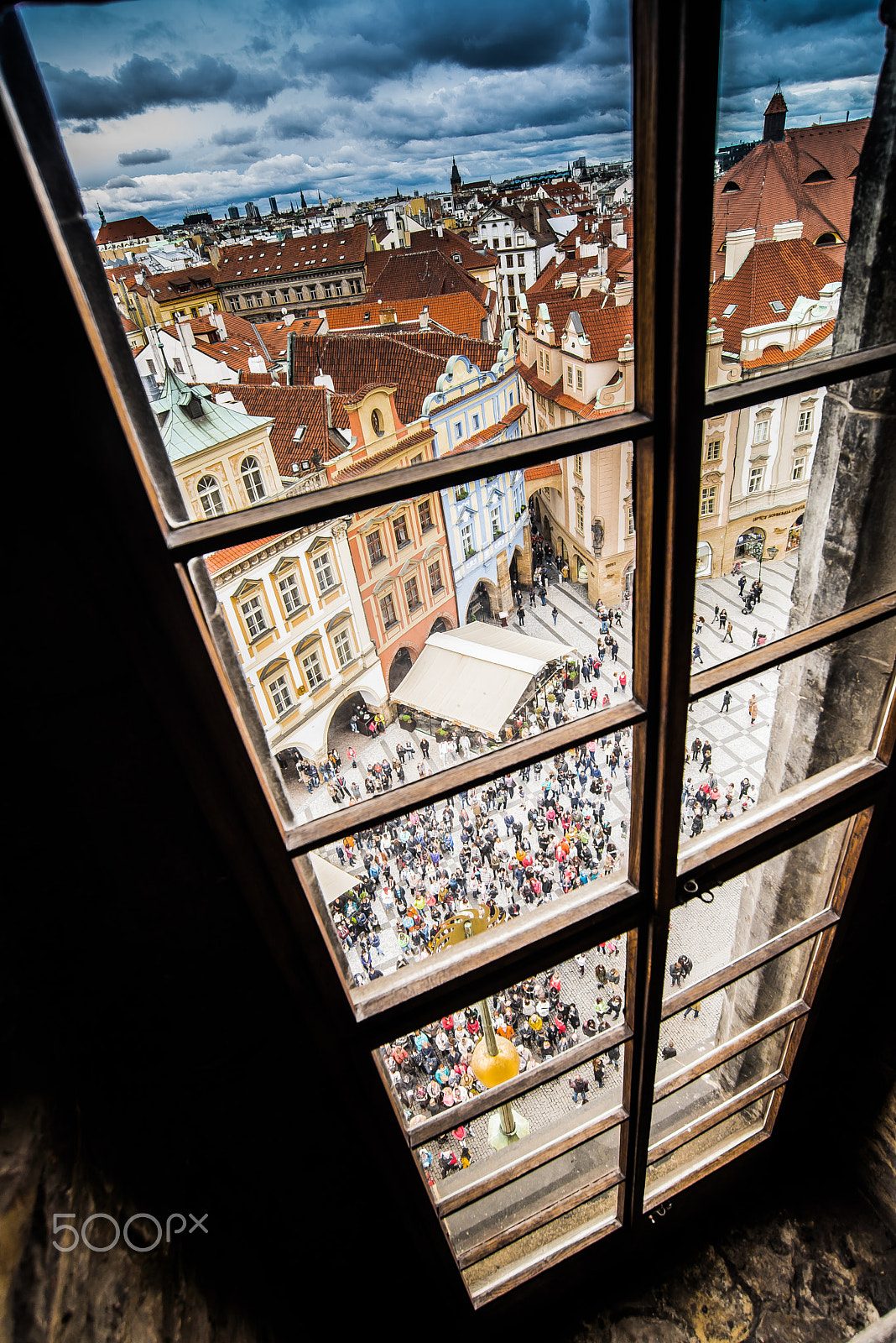 Nikon AF-S Nikkor 18-35mm F3.5-4.5G ED sample photo. The window and the square photography