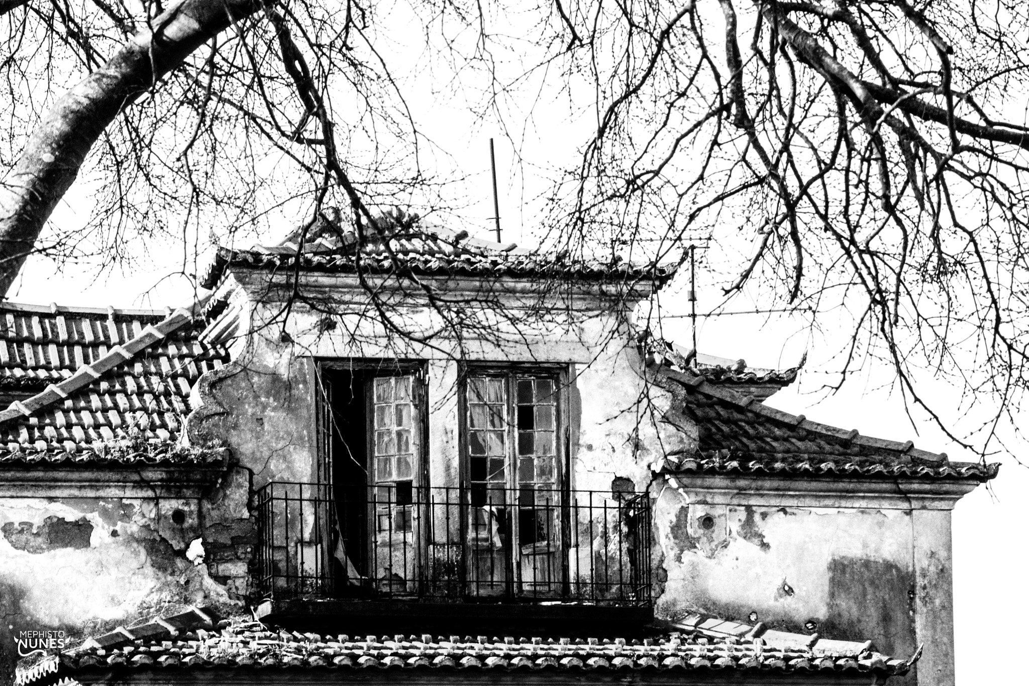 Canon EF-S 55-250mm F4-5.6 IS STM sample photo. Ghost house  photography