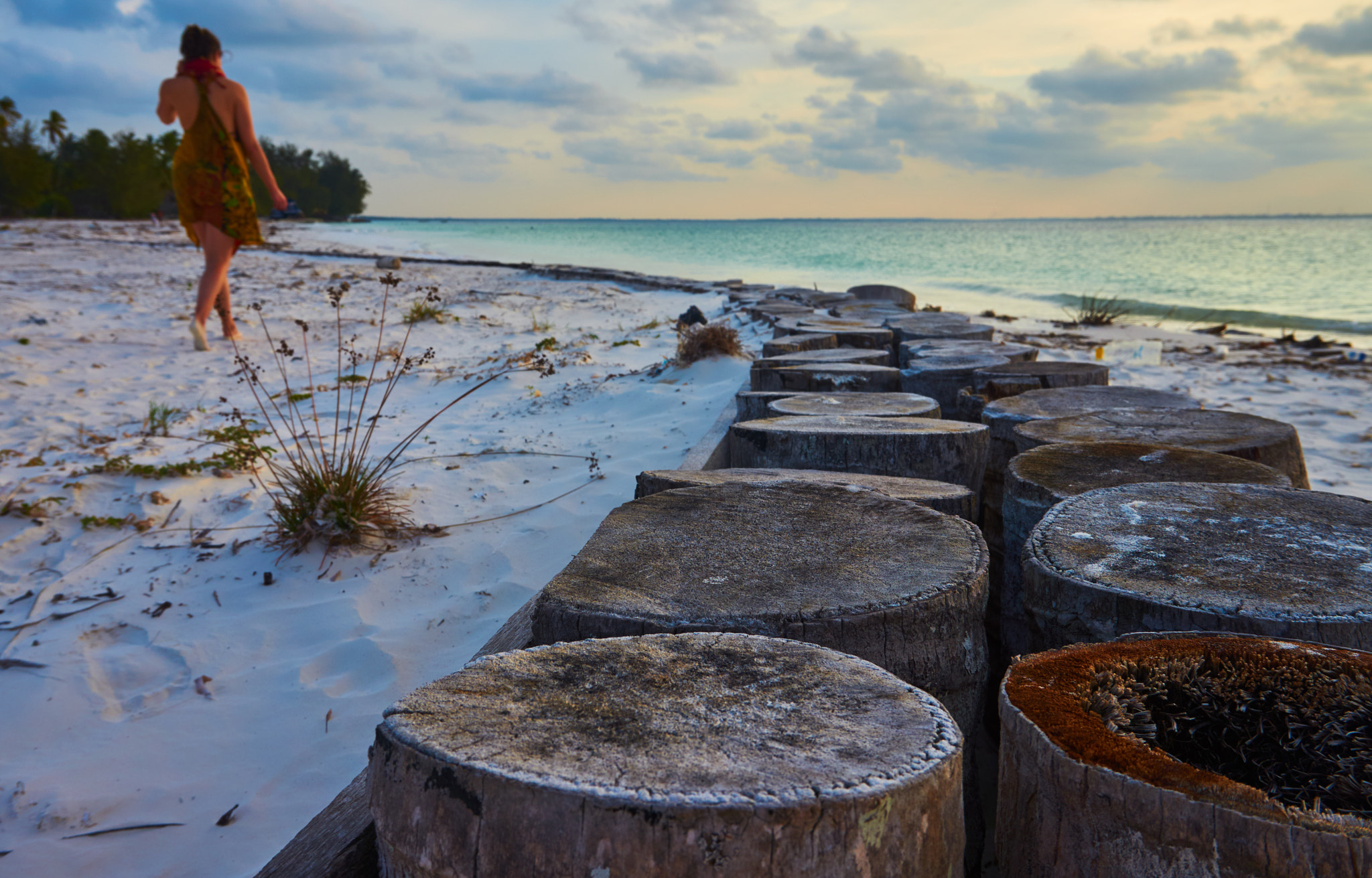 Sony Alpha a5000 (ILCE 5000) + Sony E PZ 16-50 mm F3.5-5.6 OSS (SELP1650) sample photo. Walk on the beach photography