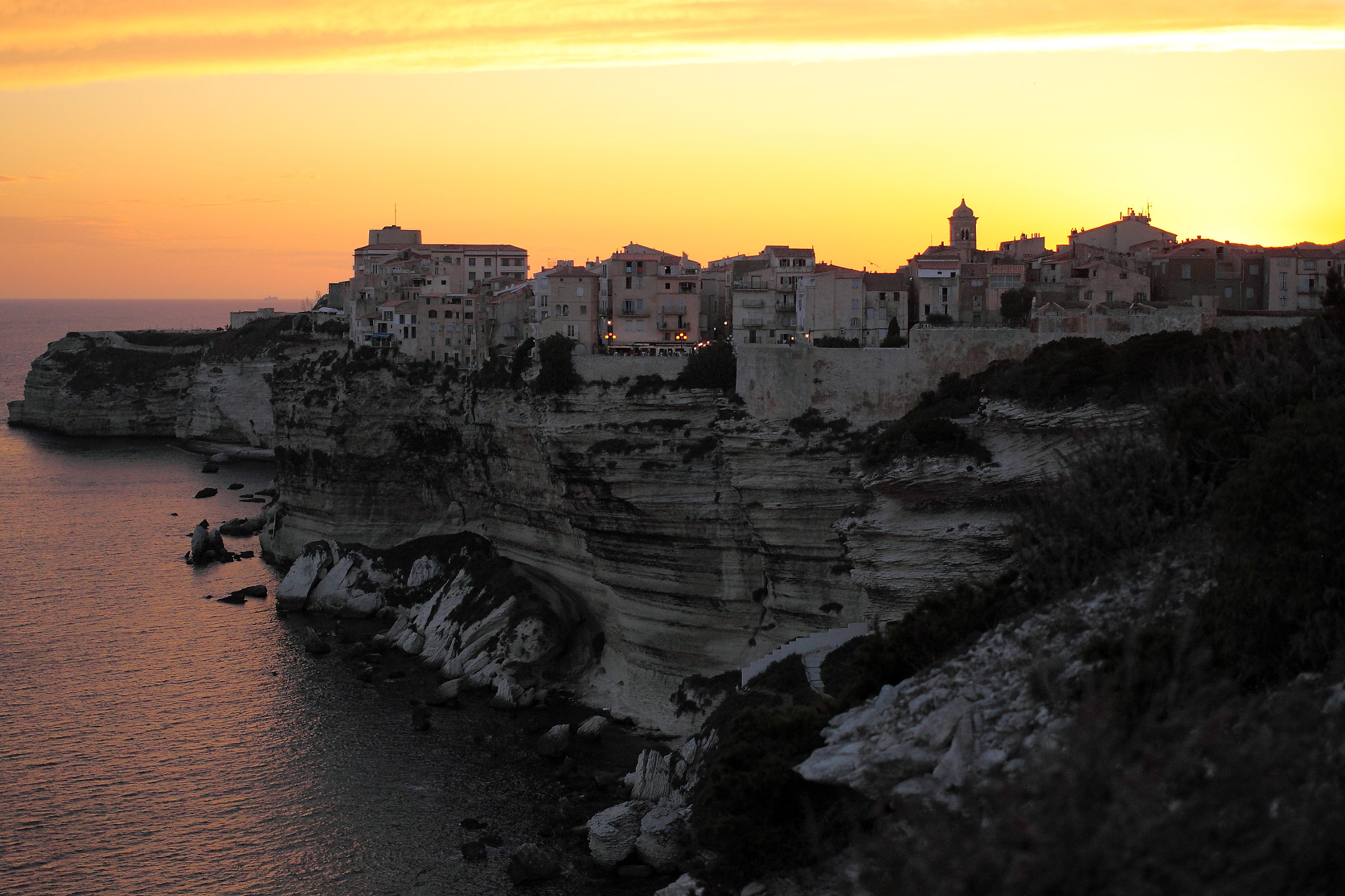 Canon EOS 500D (EOS Rebel T1i / EOS Kiss X3) sample photo. Sunset on bonifacio photography