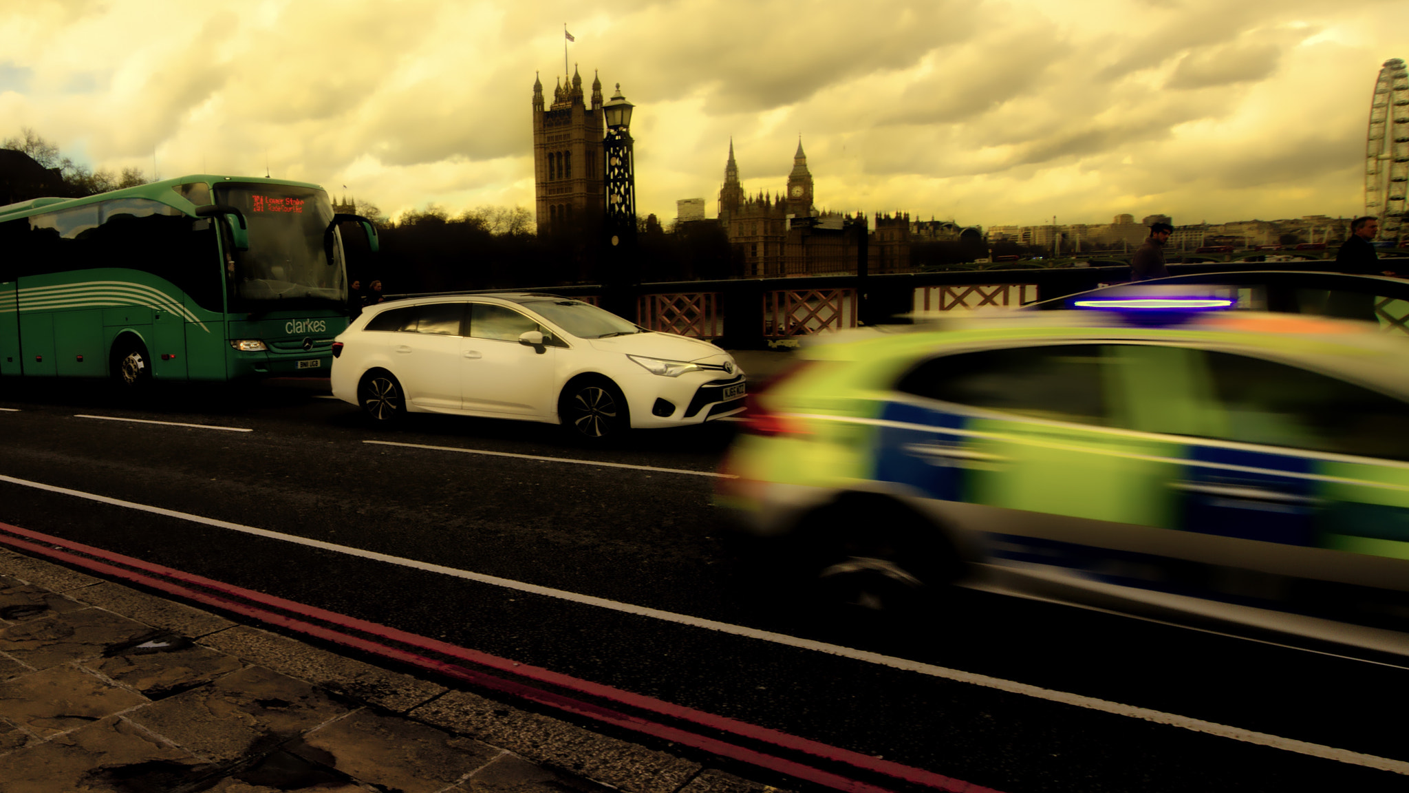 Sony a7R II + Sony Vario-Tessar T* FE 16-35mm F4 ZA OSS sample photo. Police racing towards terrorist attack in london photography