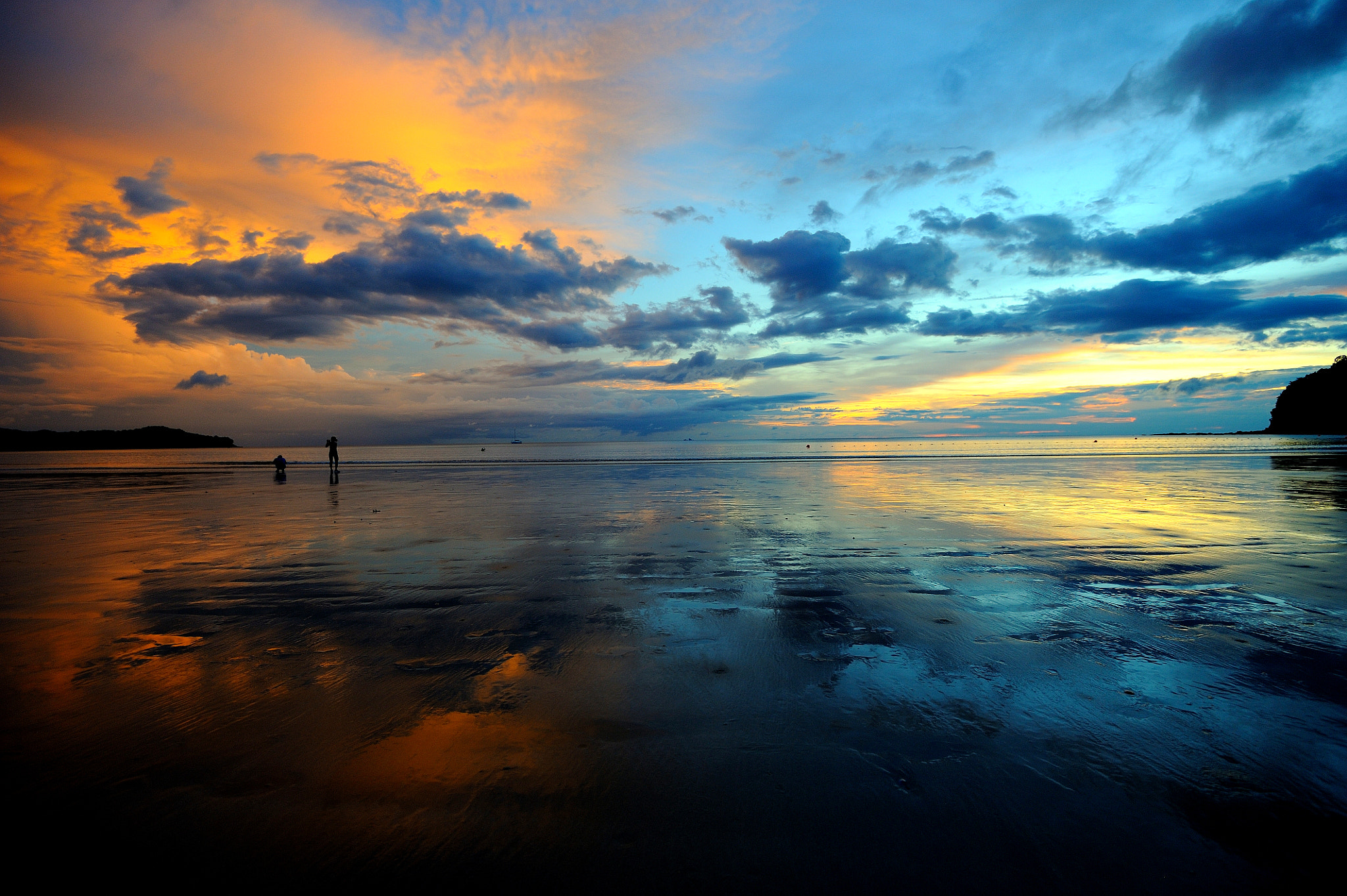 Nikon AF-S Nikkor 16-35mm F4G ED VR sample photo. Ao nang beach photography