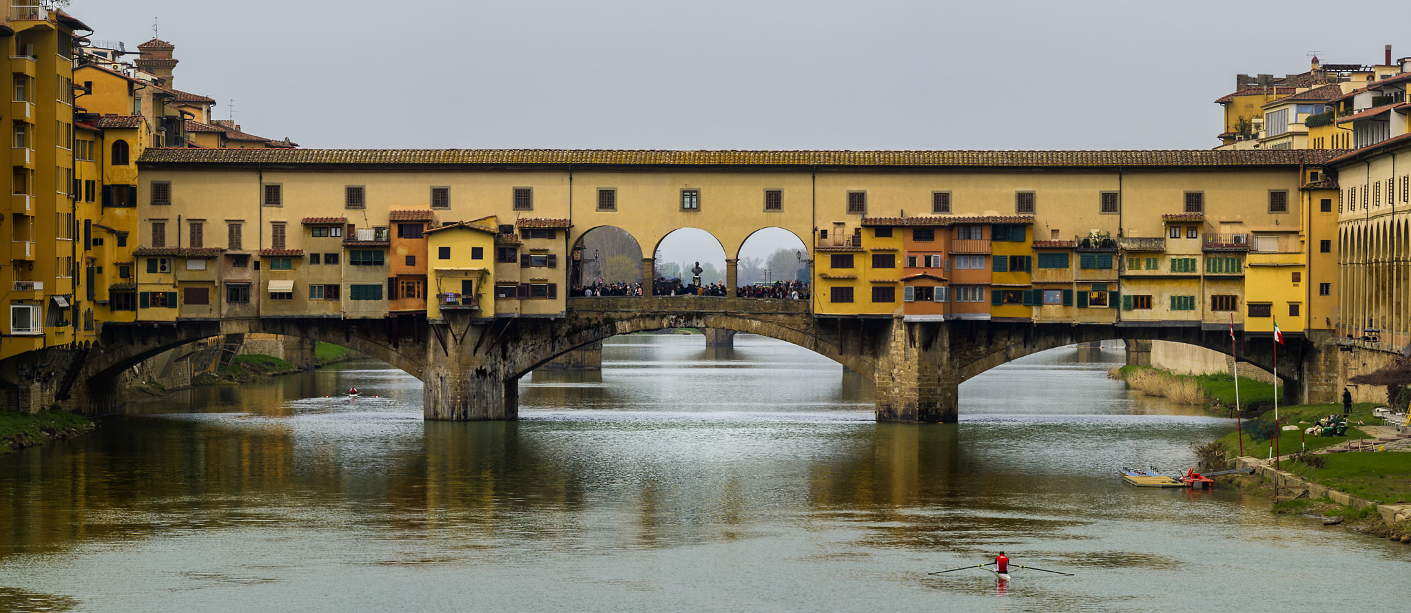 Nikon D3S + Nikon AF-S Nikkor 70-200mm F2.8G ED VR II sample photo. Ponte vecchio photography