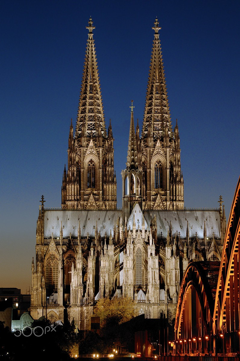 Nikon D300 sample photo. Cologne cathedral at night photography
