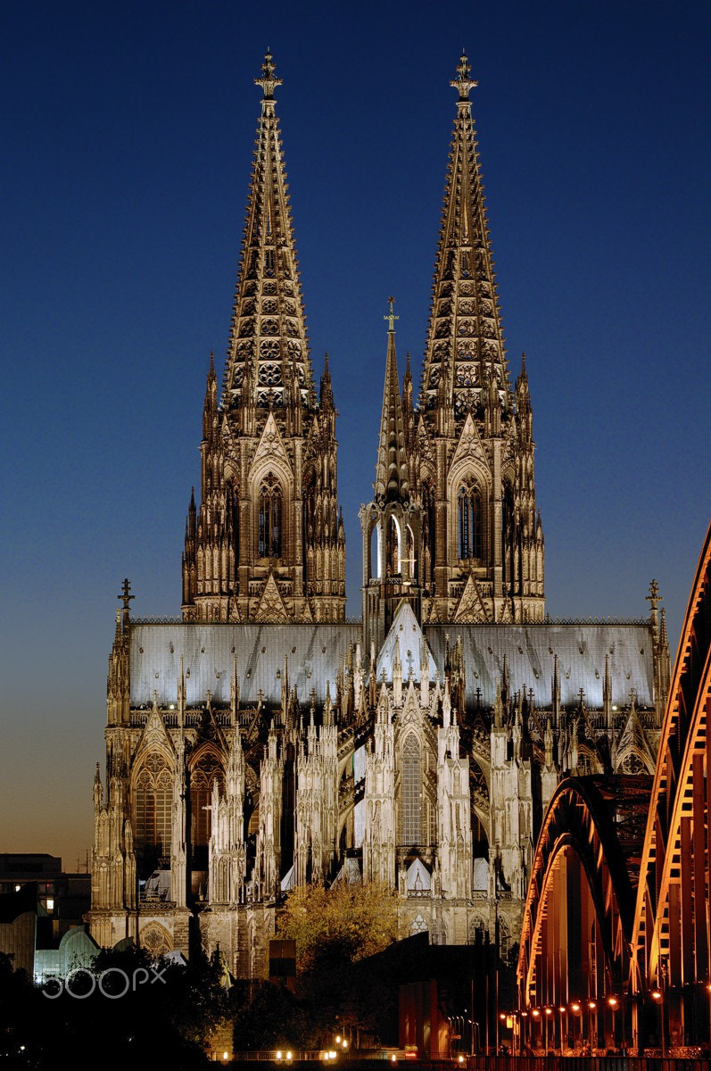 Nikon D300 sample photo. Cologne cathedral at night photography
