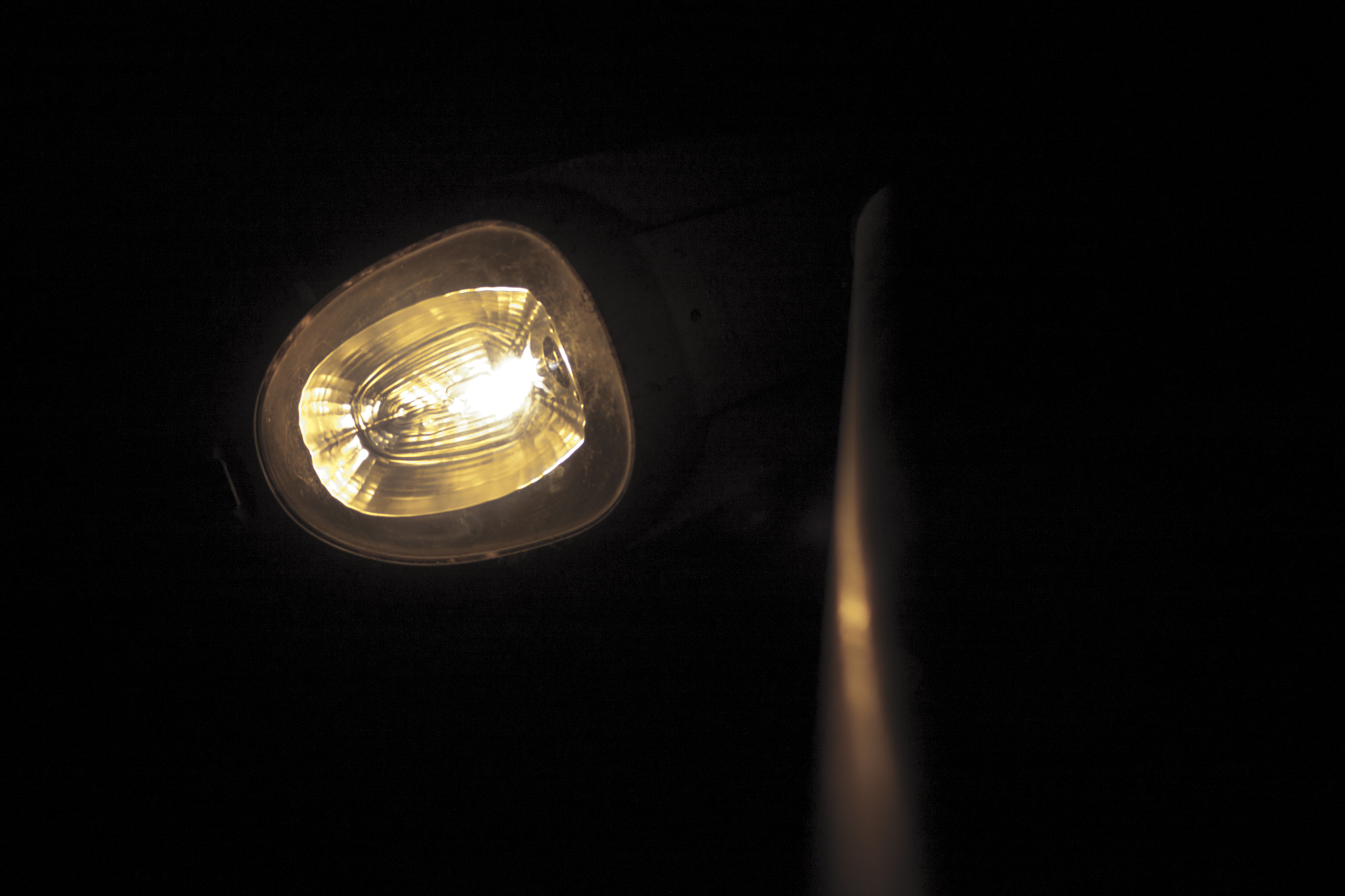 Canon EOS 500D (EOS Rebel T1i / EOS Kiss X3) sample photo. The street light photography