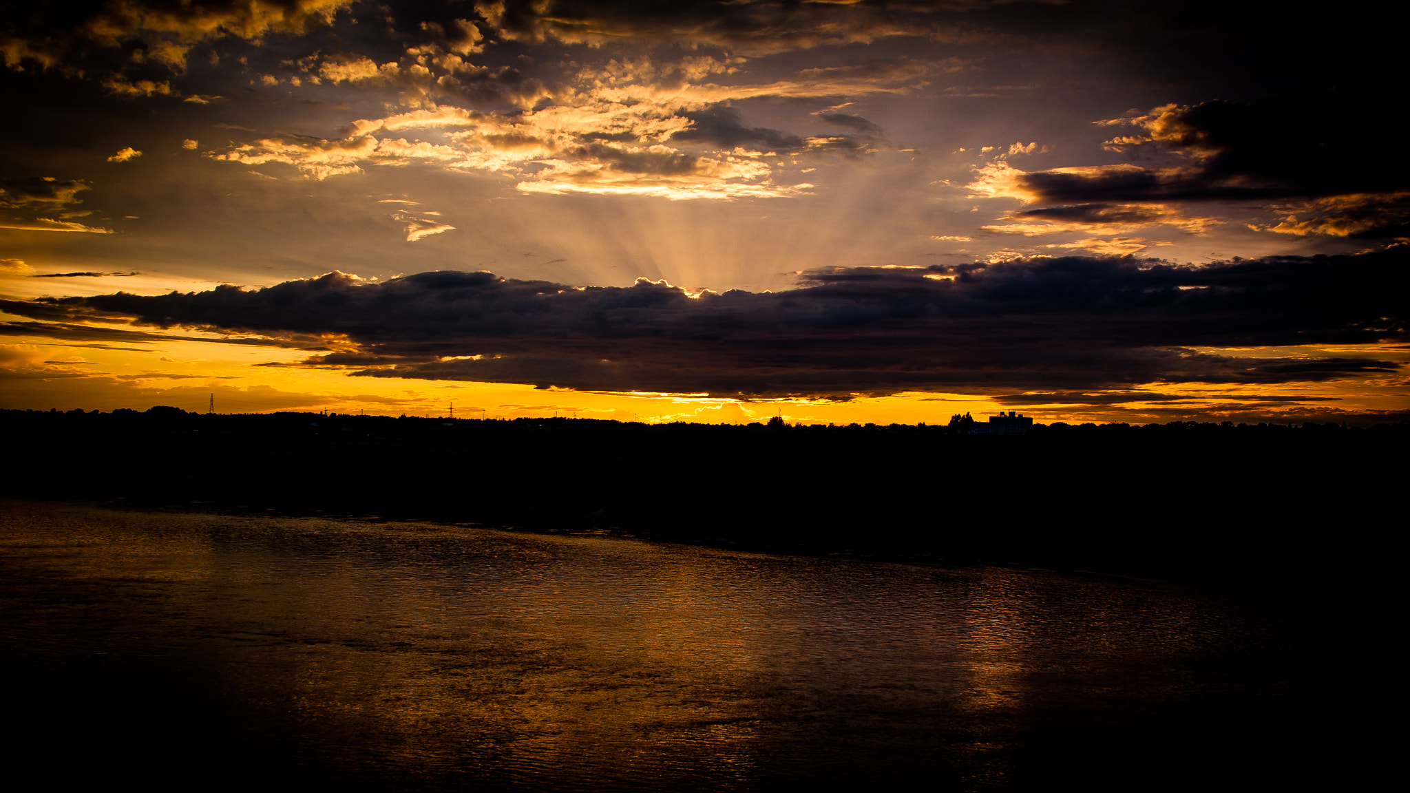 Minolta/Sony AF 24-105mm F3.5-4.5 (D) sample photo. Golden horizon photography
