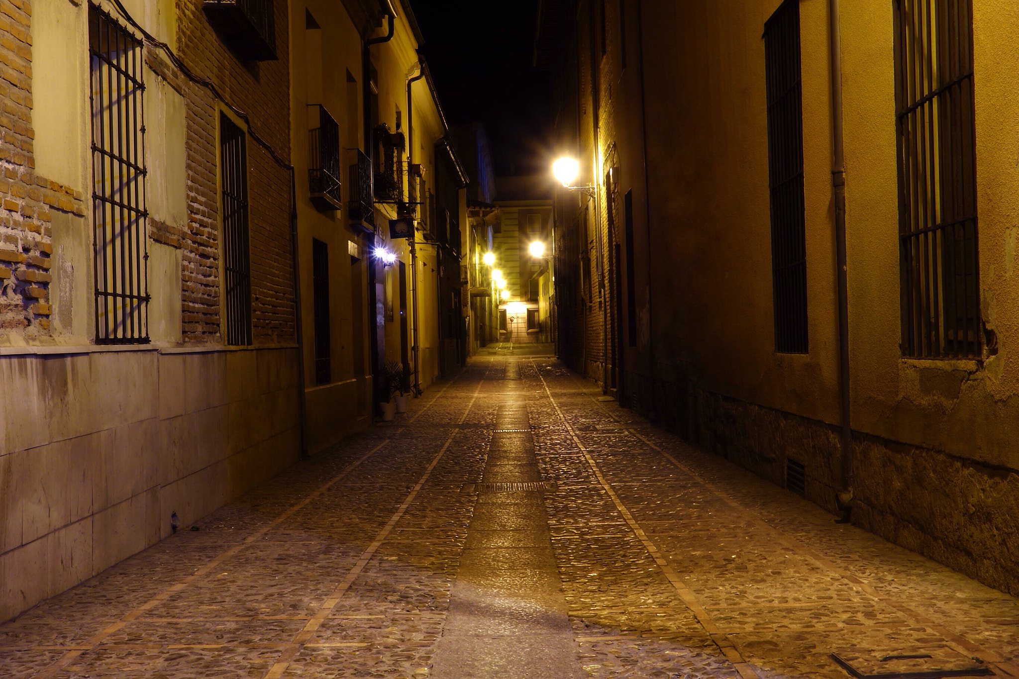 Sony 28-100mm F1.8-4.9 sample photo. El sugestivo trazado de una ciudad medieval - alcalá de henares photography