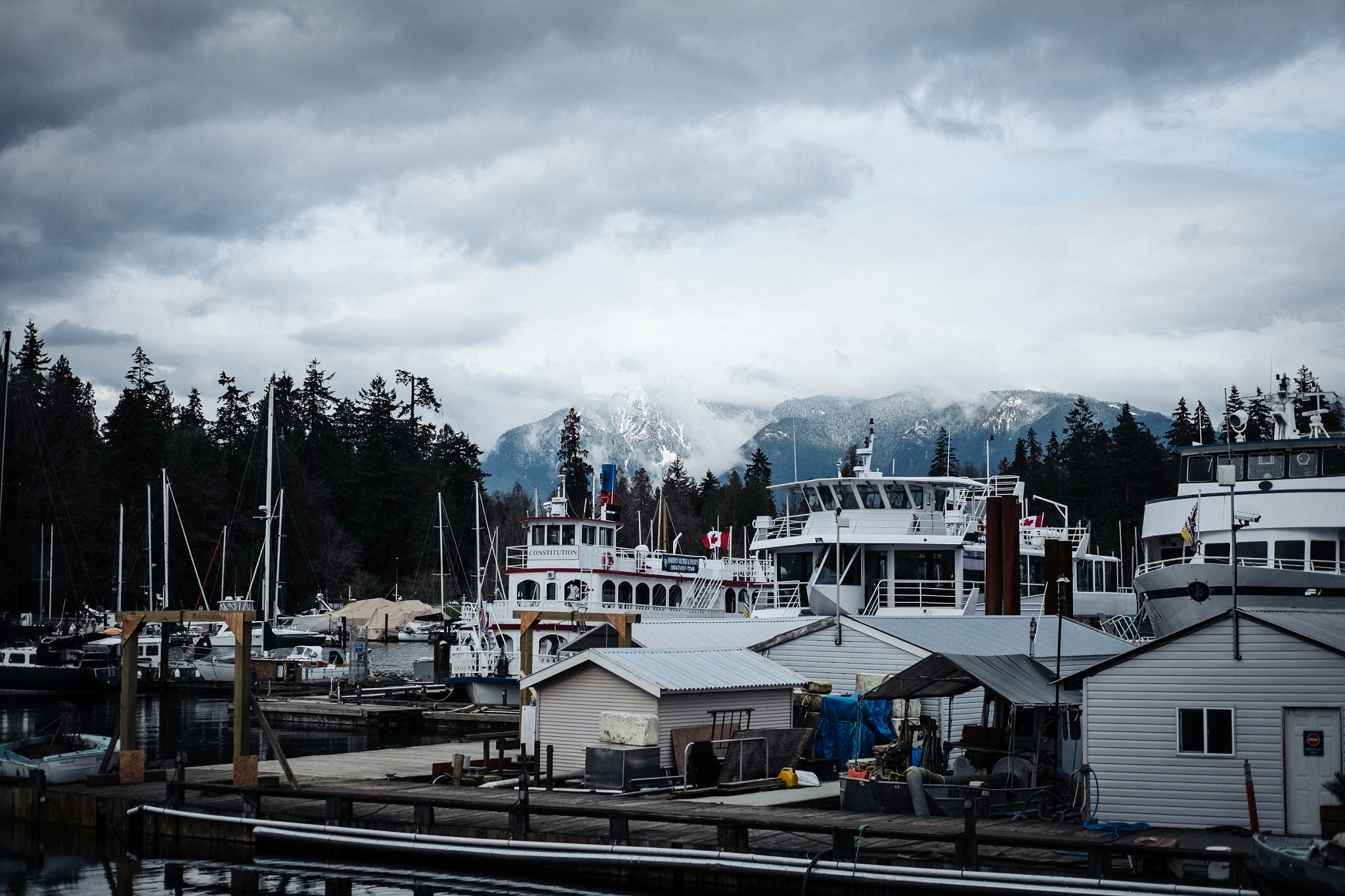 Fujifilm X-E2 + Fujifilm XF 35mm F2 R WR sample photo. Northern chill photography