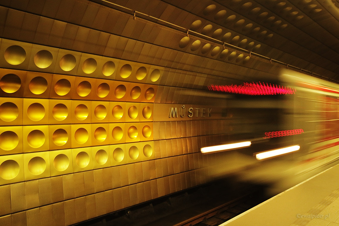 Sigma 10-20mm F4-5.6 EX DC HSM sample photo. Mustek station photography