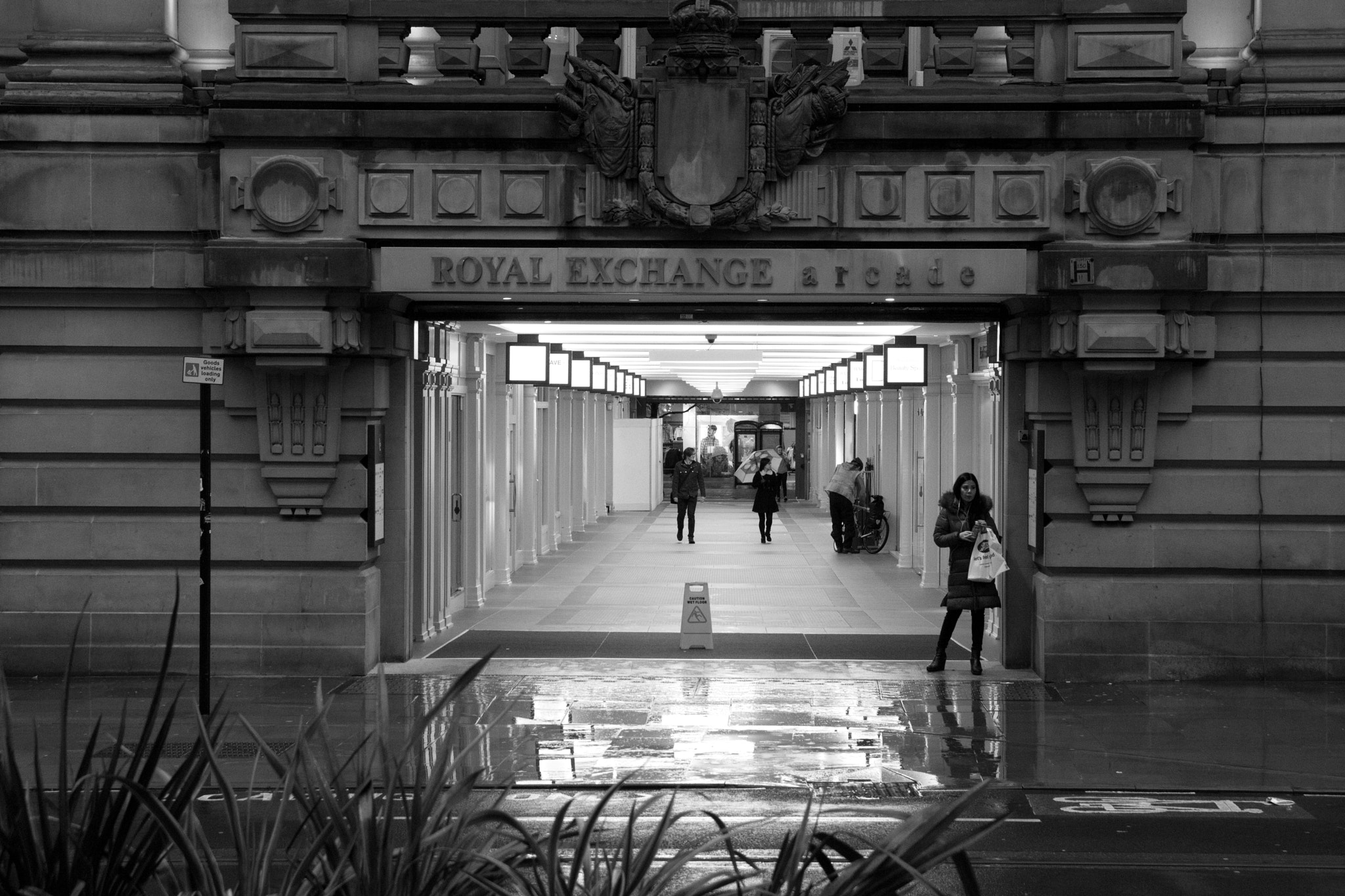 Canon EF-S 17-55mm F2.8 IS USM sample photo. Royal exchange arcade photography